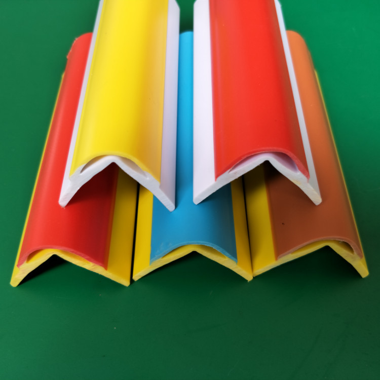 pvc多孔塑料护角条批发 35mm直角墙角防撞条 学校柱子防撞条