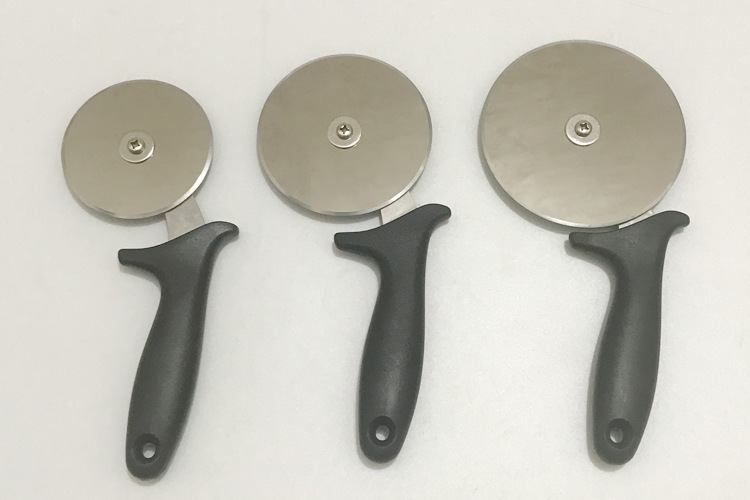 厂家直销 披萨滚轮刀 烘焙工具 披萨饼切片刀 起酥刀披萨切割轮刀