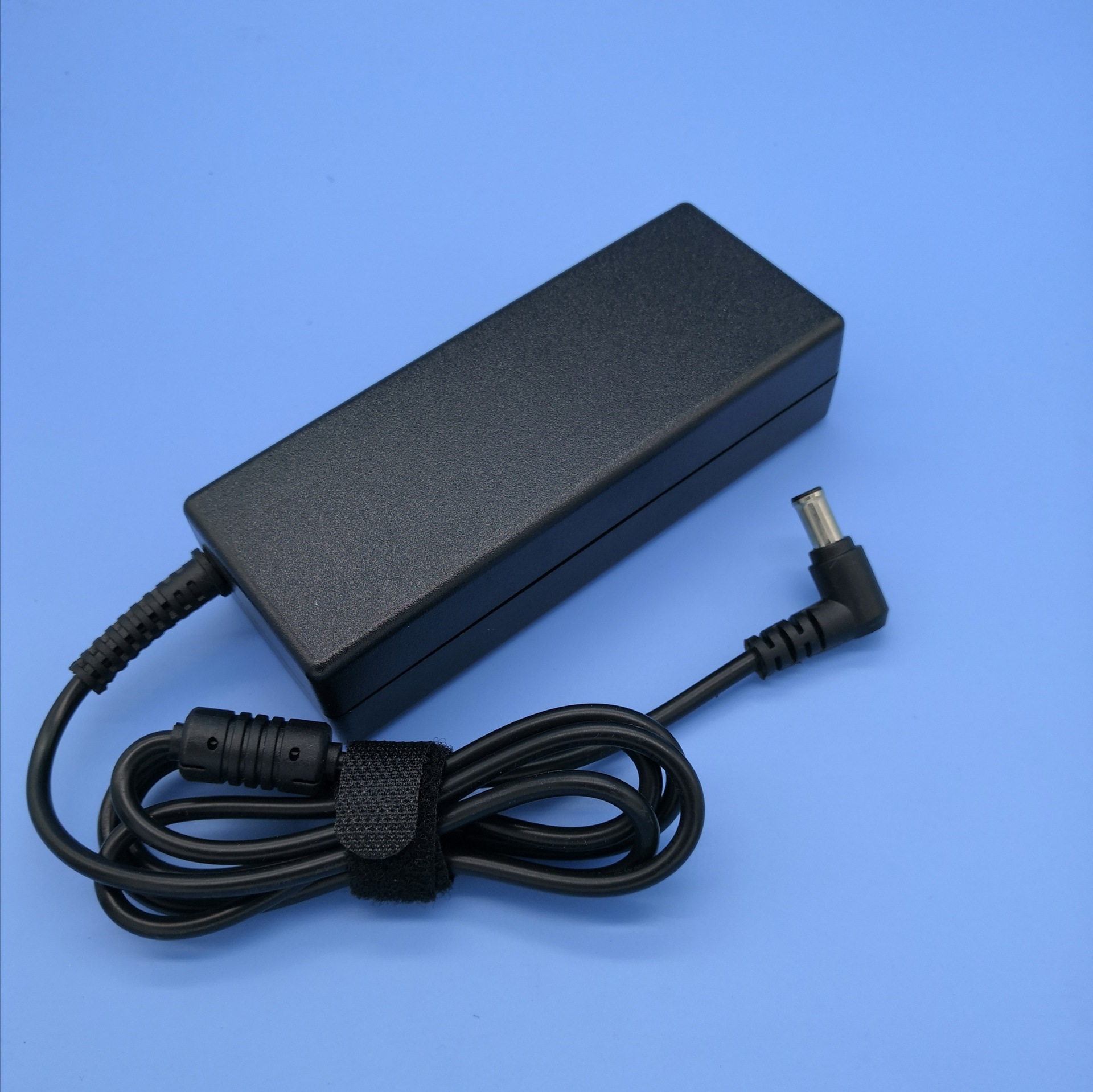 5v4.7a笔记本电脑电源适配器dc;6.5*4.