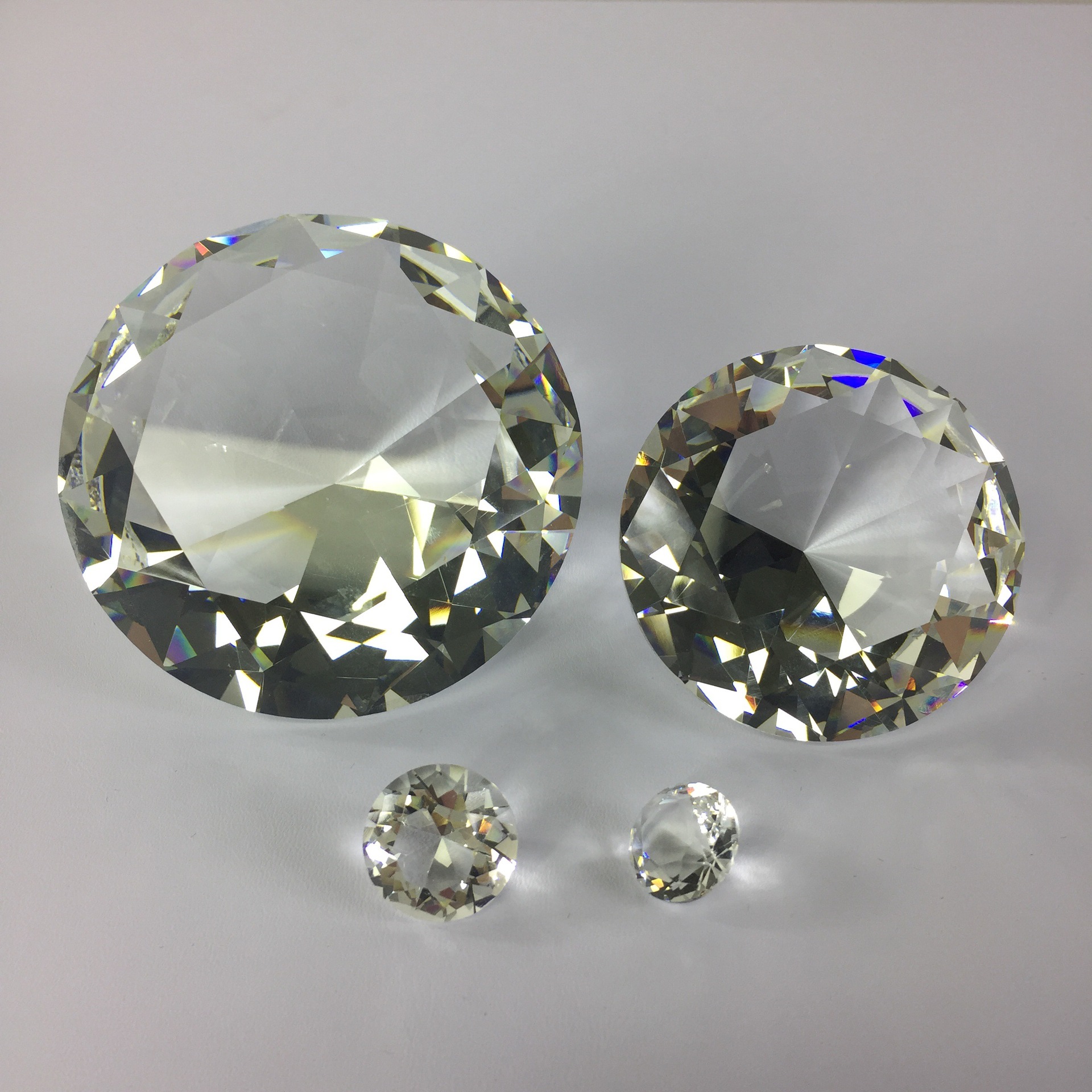 人工玻璃水晶钻石摆件珠宝柜台橱窗装饰品水晶钻首饰品拍照背景件