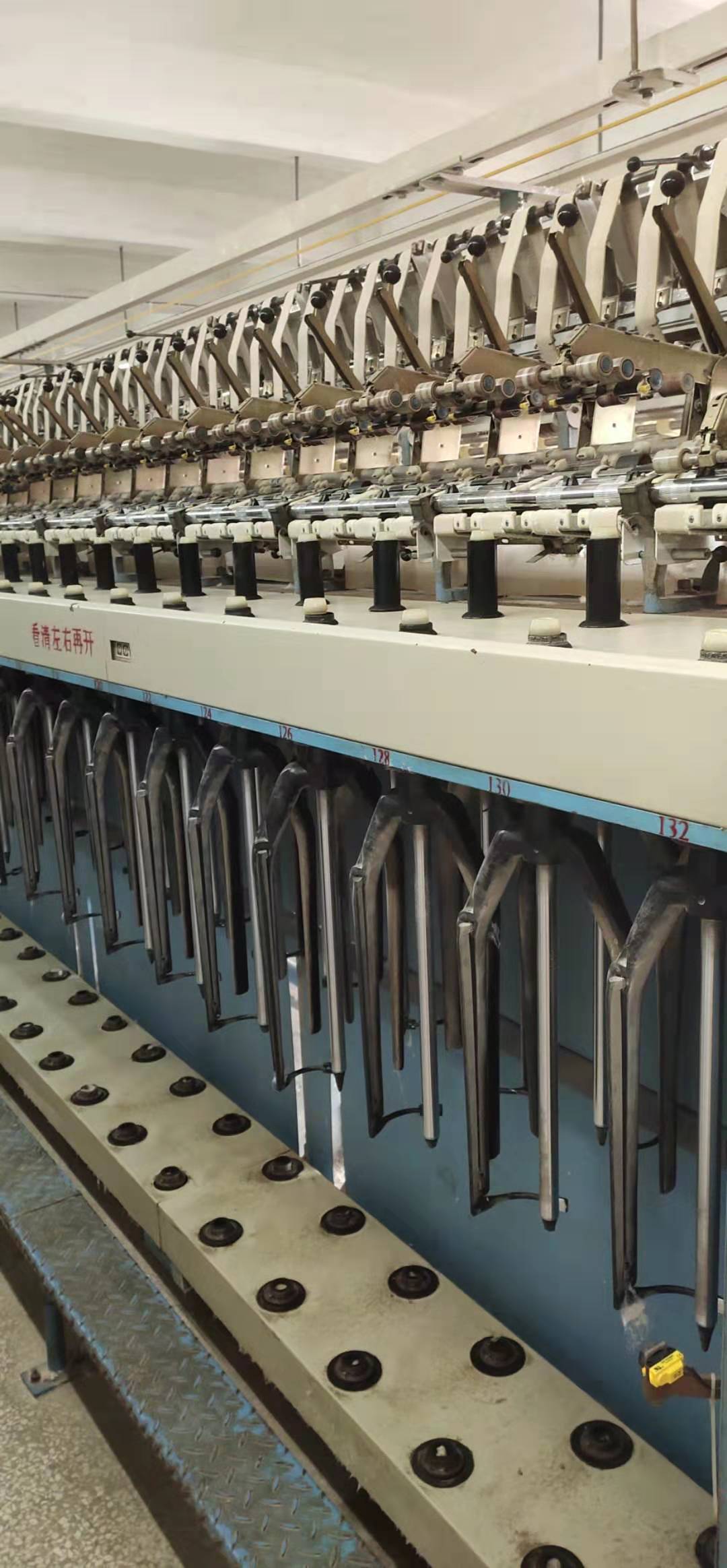 出售青岛494粗纱机五台,(三右两左)132锭