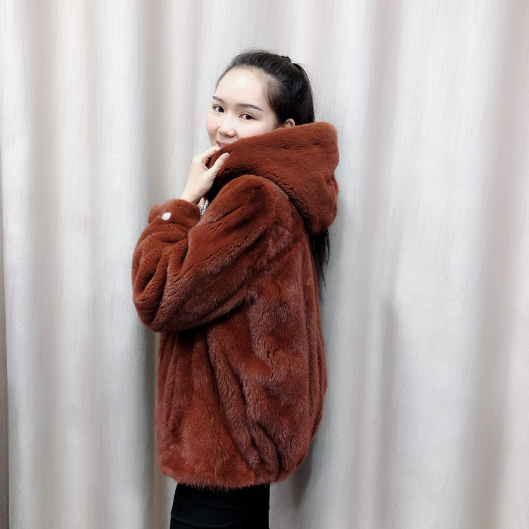 2019新貂皮大衣女短款焦糖色整貂天鹅绒级别带帽时尚洋气皮草