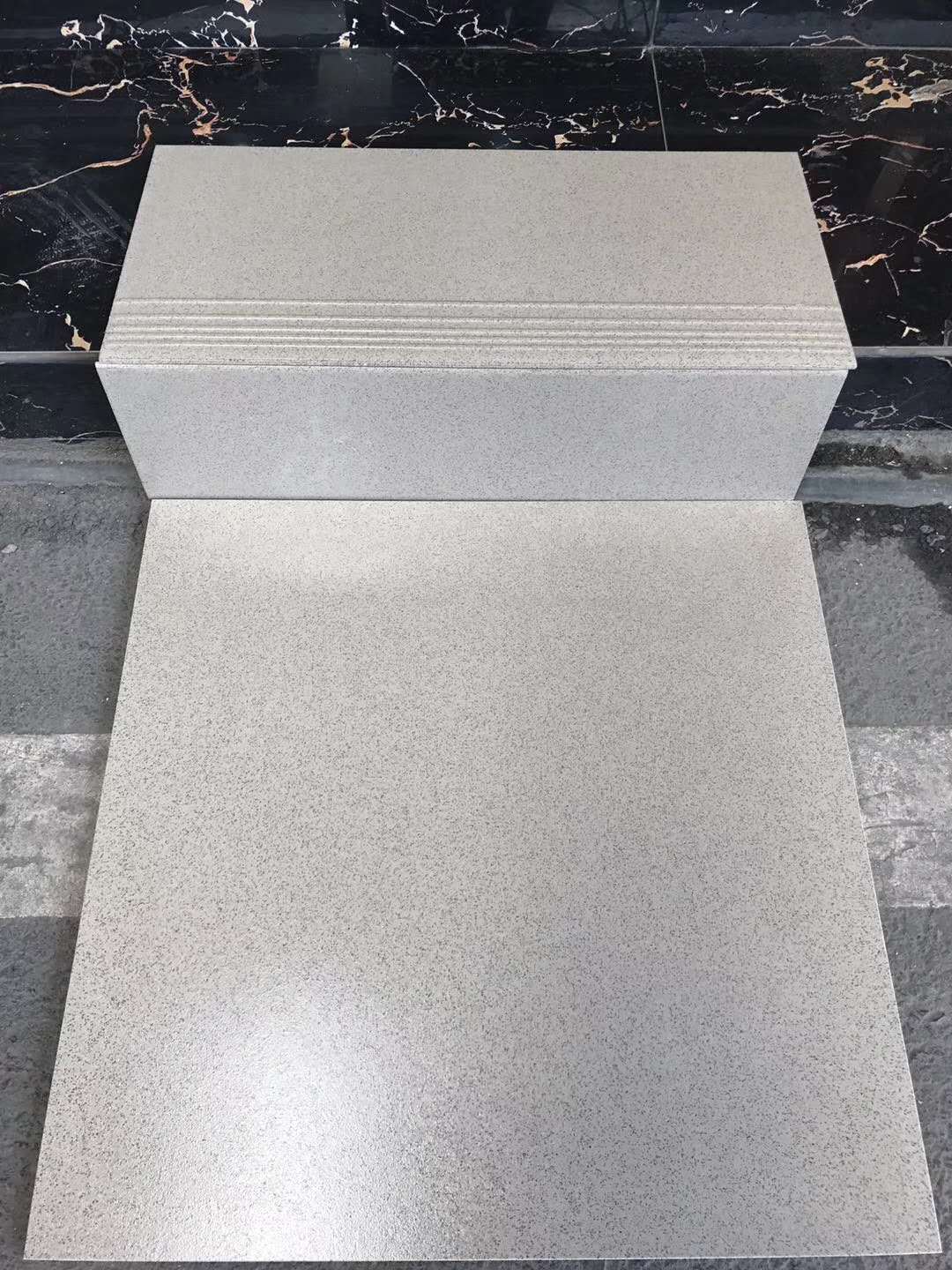 厂家直销耐磨砖楼梯踏步瓷砖防滑耐磨通体楼梯踏步医院政府办公楼