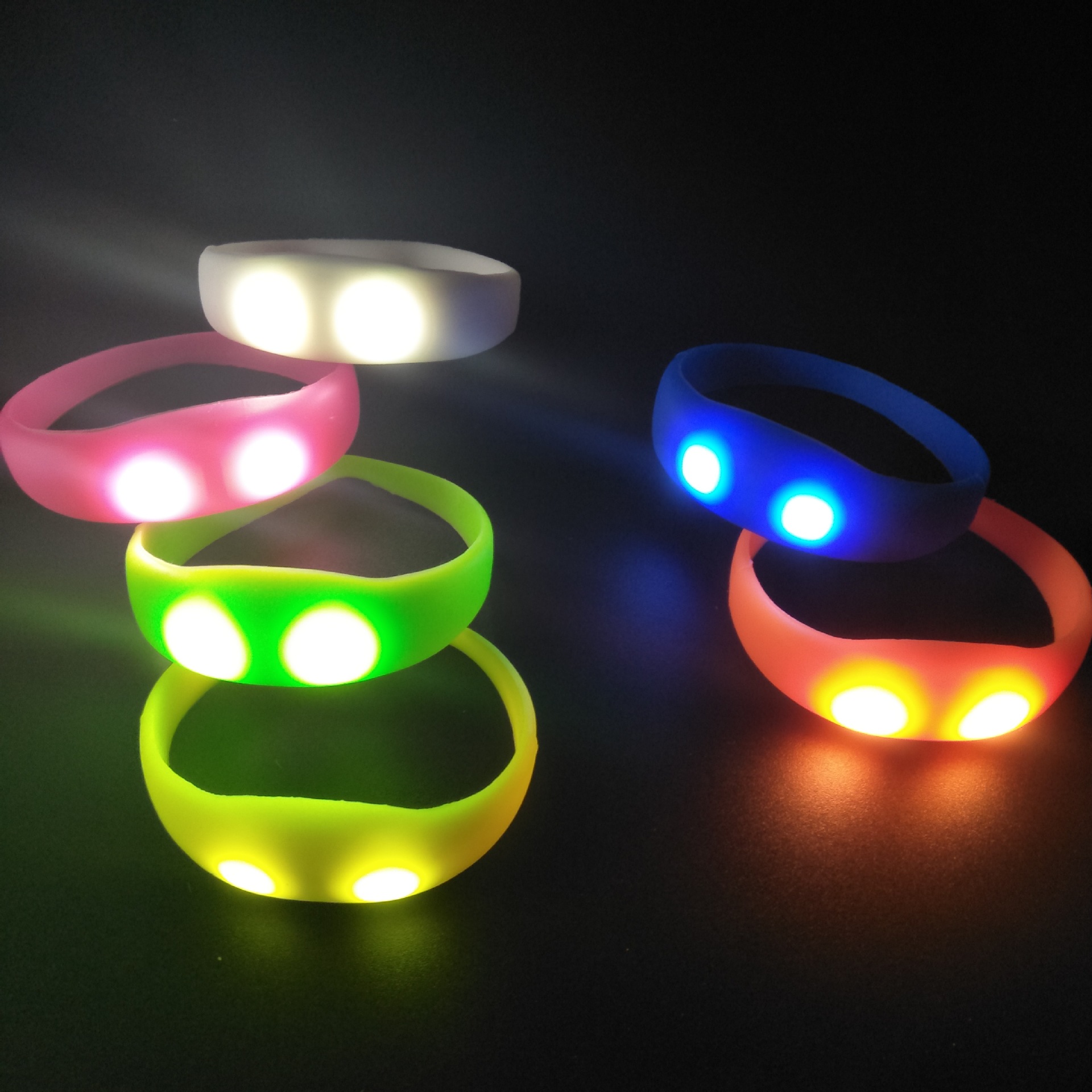 演唱会用品发光手环 全硅胶声控发光手镯 led硅胶发光手环热销