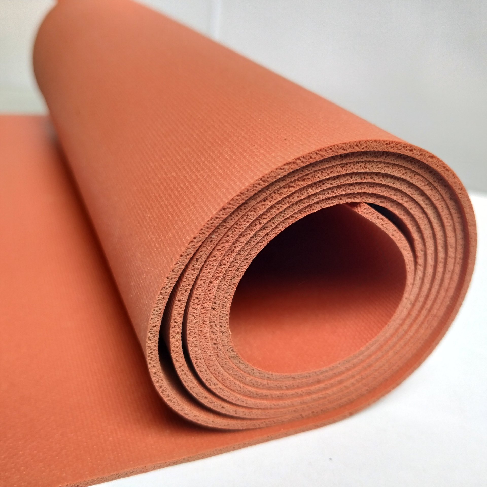 10mm硅胶发板 防火发泡密封垫片 机械耐温硅胶发泡垫 阻然泡棉