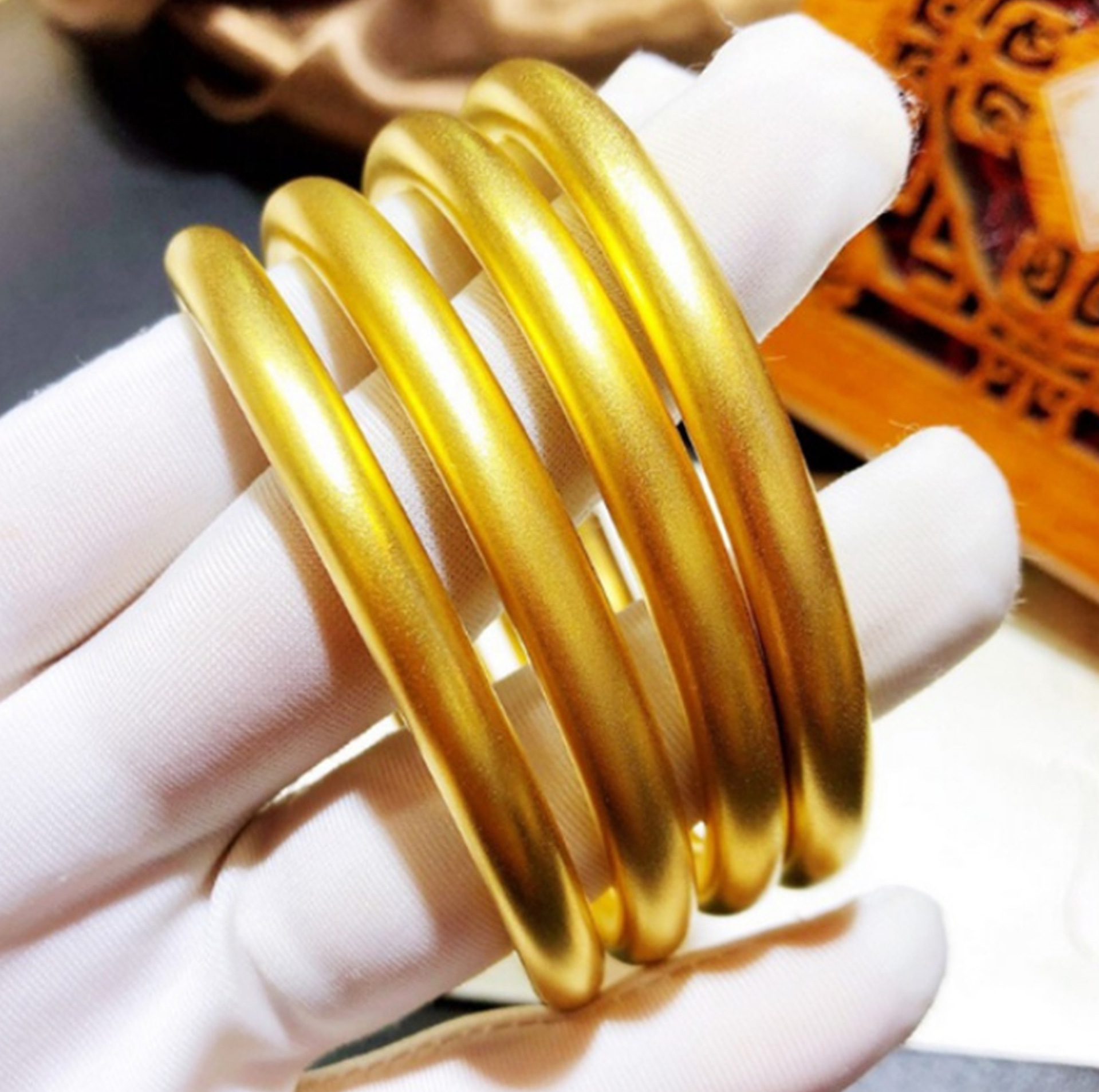 小红书抖音同款爆款传承古法黄金色手镯磨砂简约沙金手镯厂家直销