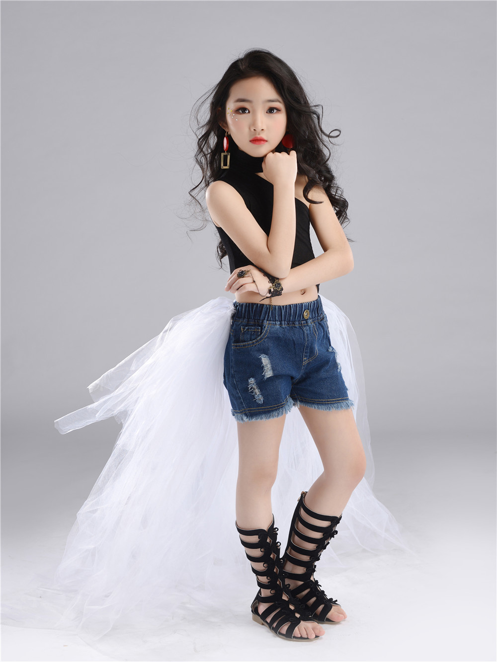 女童漏肩t恤 牛仔短裤套装带拖尾时尚走秀车模模特儿童酷帅街舞服