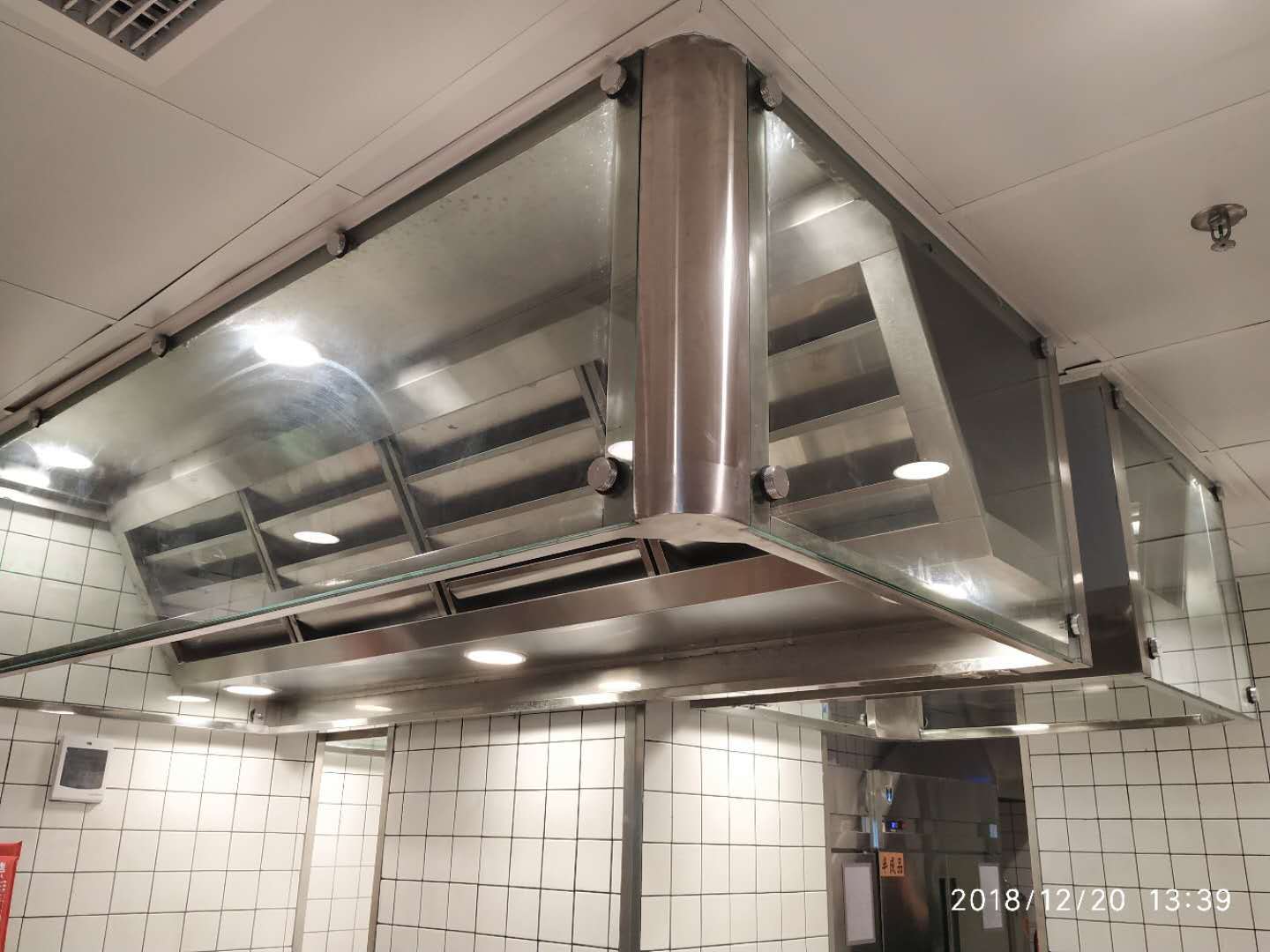 厨具厂酒店厨房设备抽排烟罩包点房明档专用夹胶玻璃烟罩otm