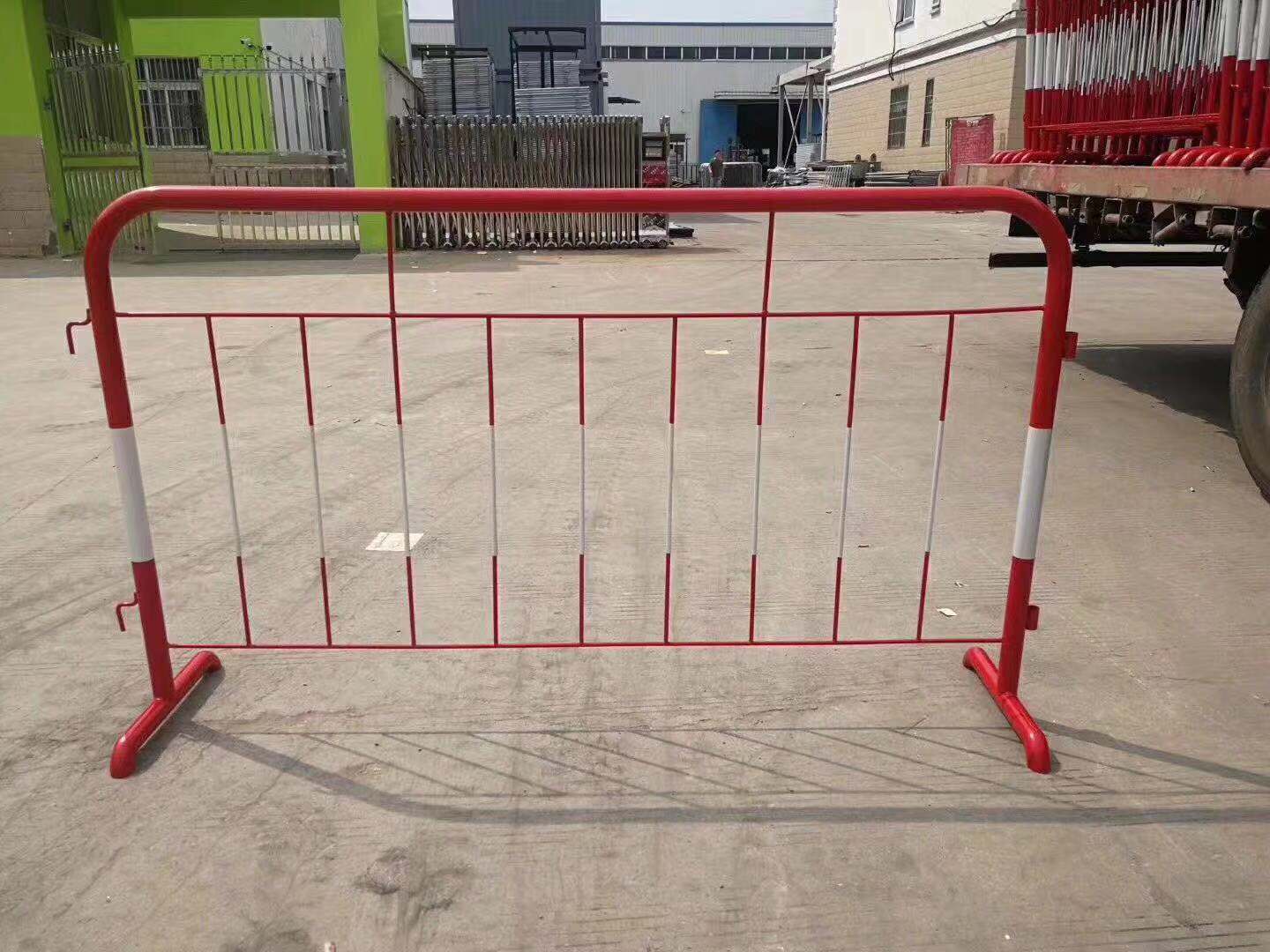 注意安全带板可移动隔离栏交通施工围栏安全临时铁艺黄黑铁马护栏