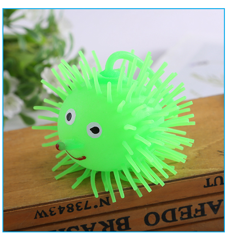 新款发光毛毛球创意发光刺猬弹力球闪光毛毛球发泄球儿童玩具批发