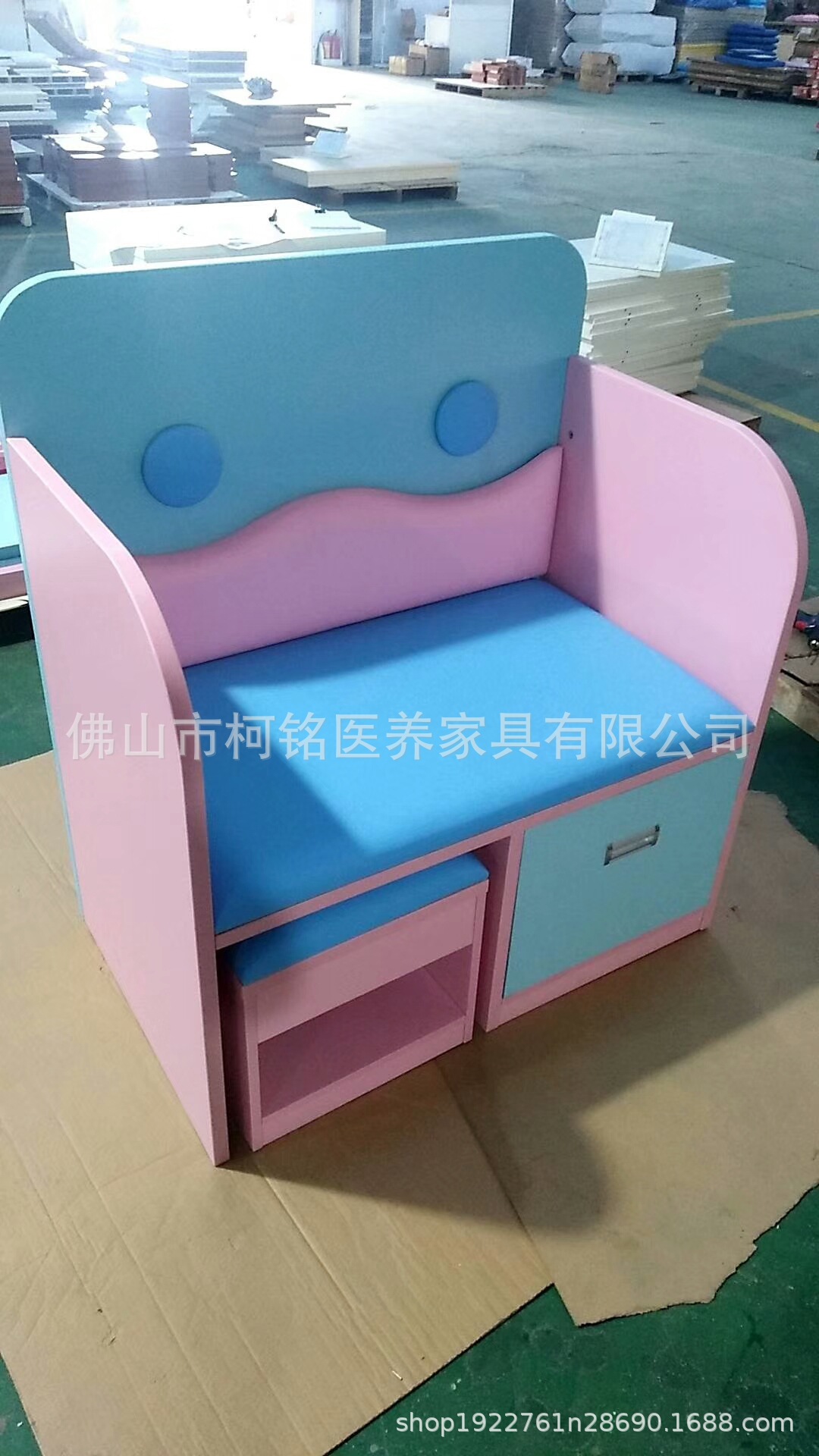 工厂直营医院儿童输液椅 门诊输液 带储物箱带小凳子 儿童输液床