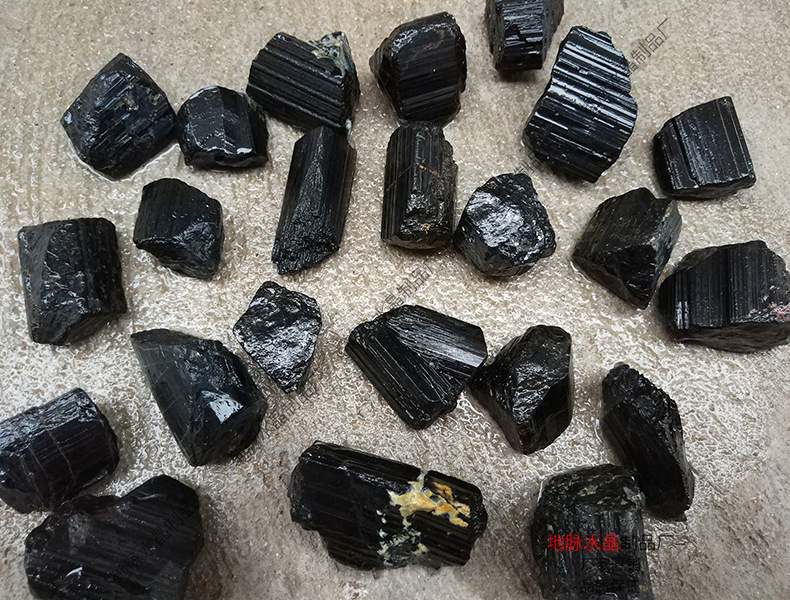 天然电气石碎石原石大颗粒 托玛琳黑碧玺碎石 净化水质