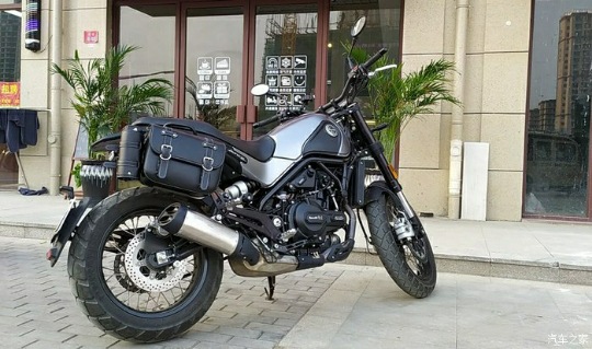 摩托车边包 边箱幼狮500改装侧包 复古改装摩托车挂包皮挂箱边包