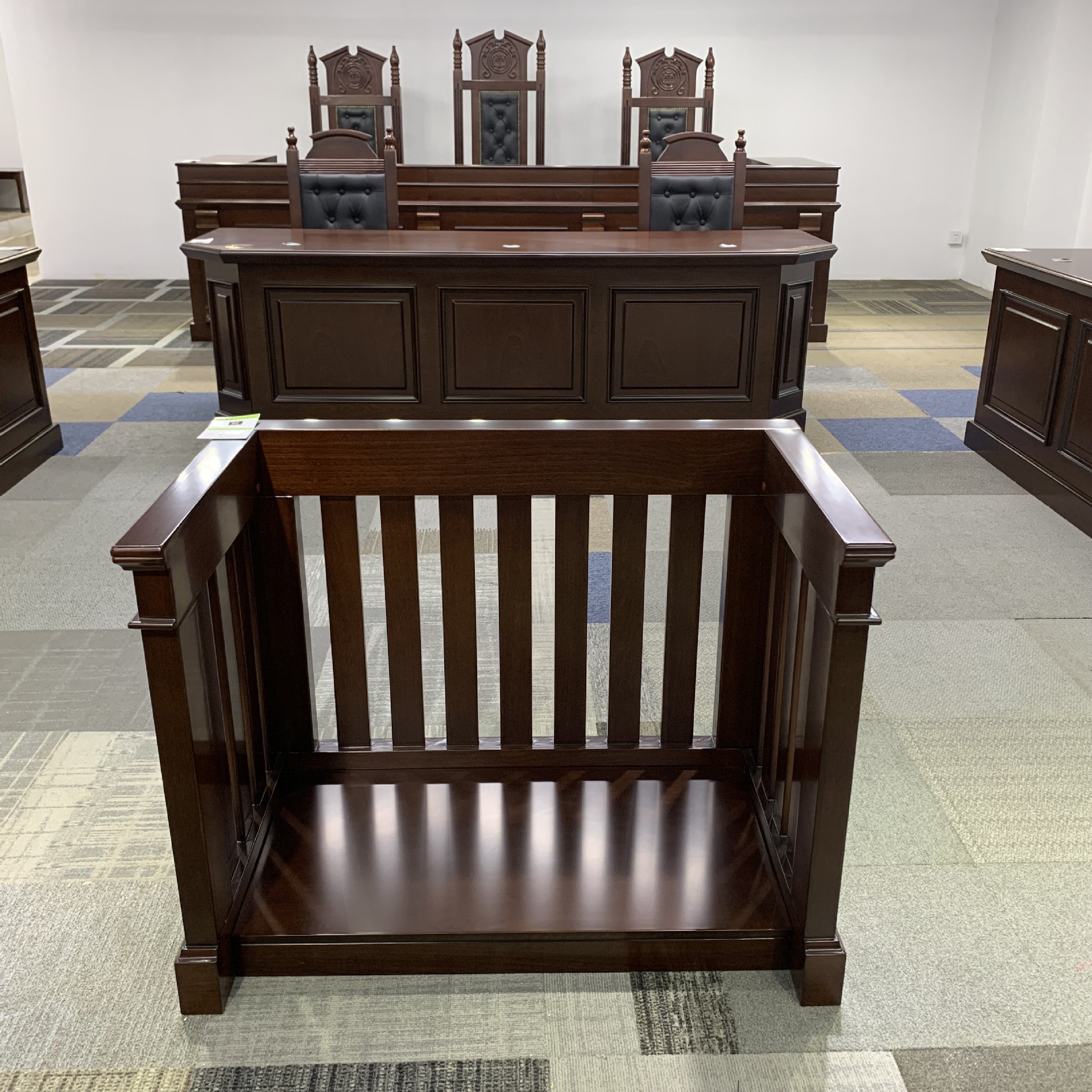 广东法院系列家具法官桌法官台文员桌诉讼桌法院系列犯人栏旁听椅