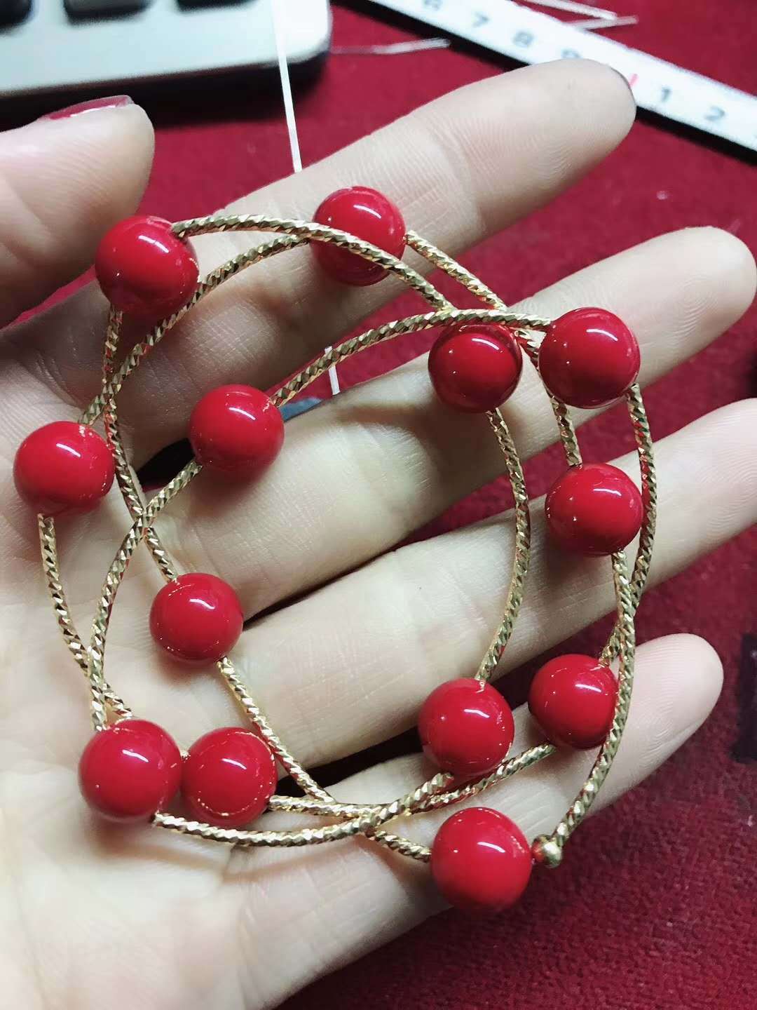 厂家直销新款本命年转运红珍珠弹力手工串珠学生闺蜜手链手环手串