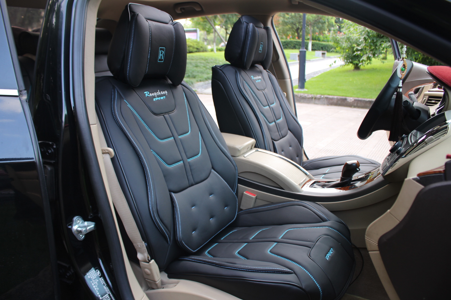 新版六块腹肌汽车座椅皮套 座垫脚托立体头枕设计肤感皮皮质细腻