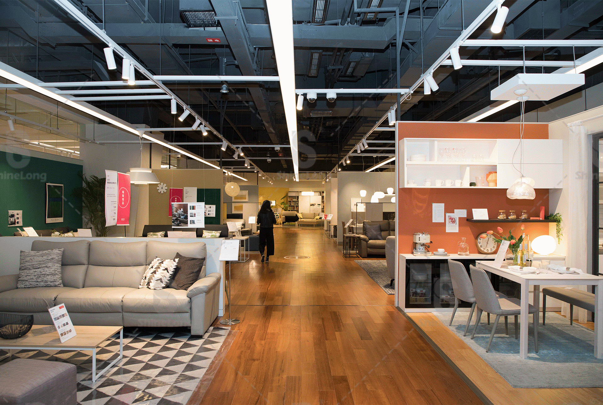 led轨道线条灯服装店铺轨道射灯线形轨道式条形灯移动组合长条灯