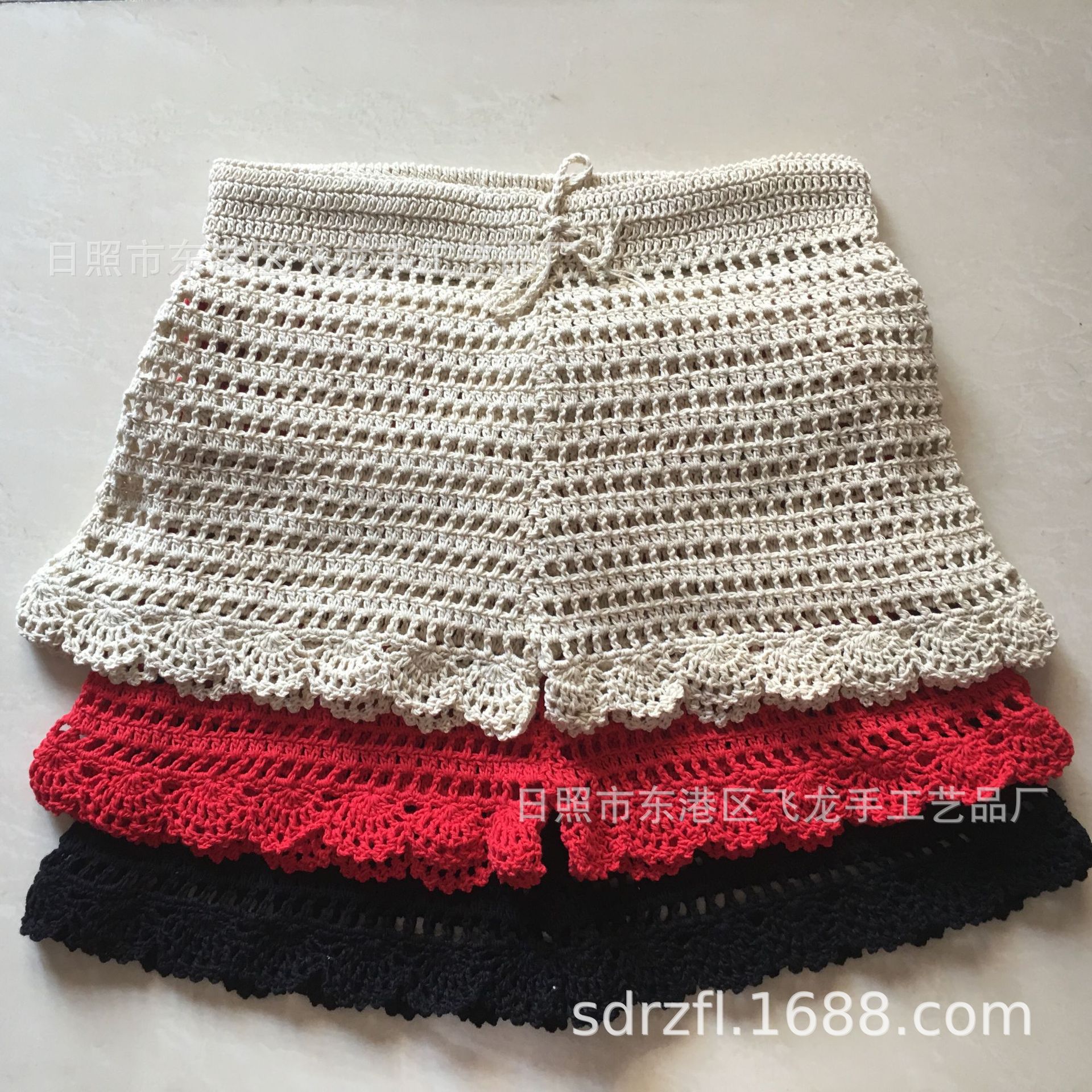 供应钩针短裤，手钩衣服短裤。手工钩编棉线钩花衣服短裤。款式新