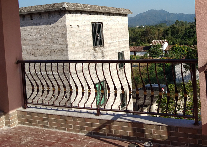 出口欧美厂家 自建房天台大肚护栏 别墅阳台防护栏 串珠弧形围栏