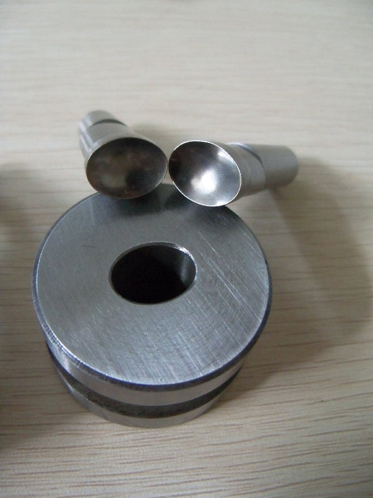 济南单冲压片机