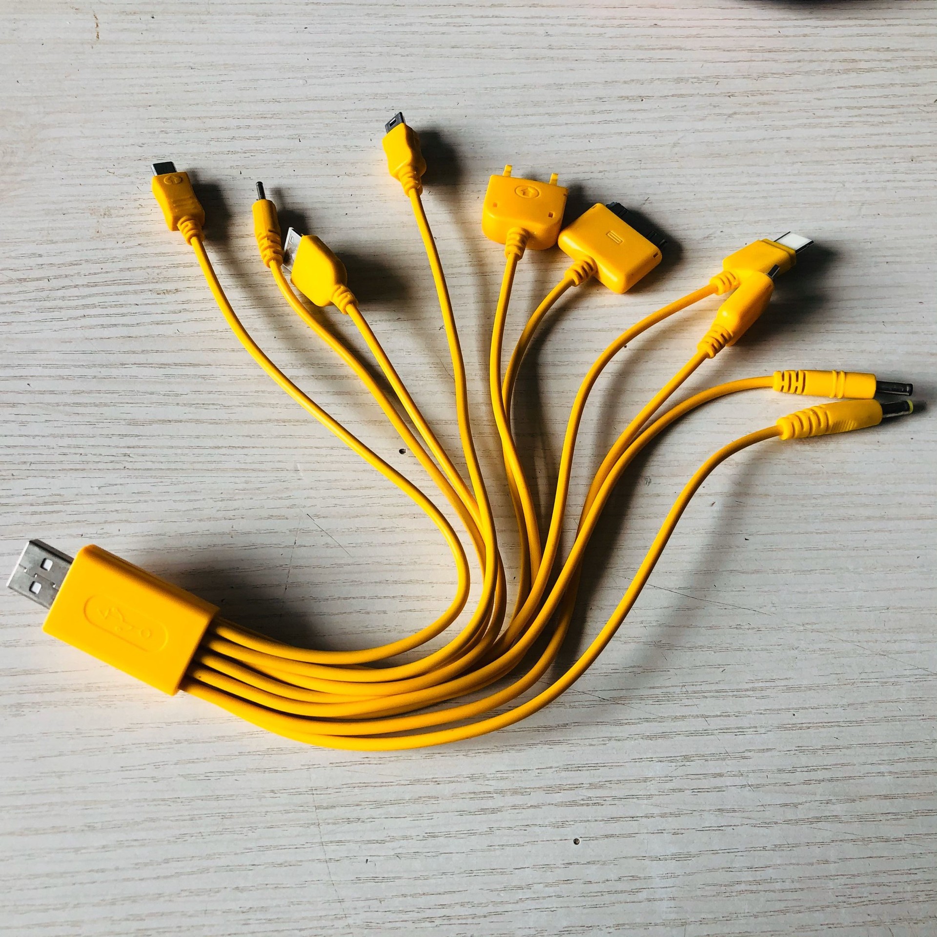 订制黄色一托十手机usb充电线 野营露营灯一拖十数据线充电宝配线