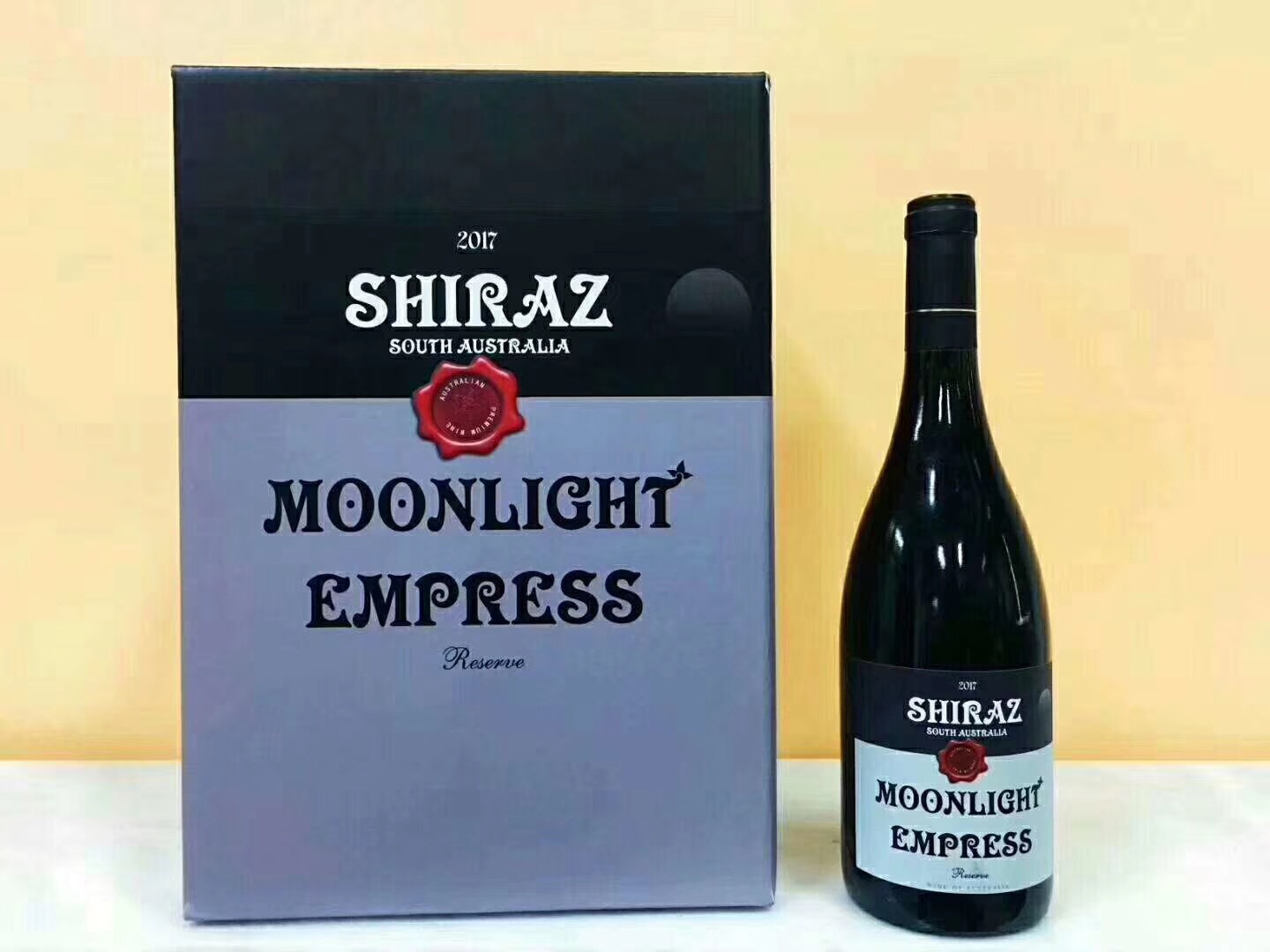 西拉子又叫西哈,在法国叫做西哈syrah,在澳大利亚叫做西拉子shiraz,是