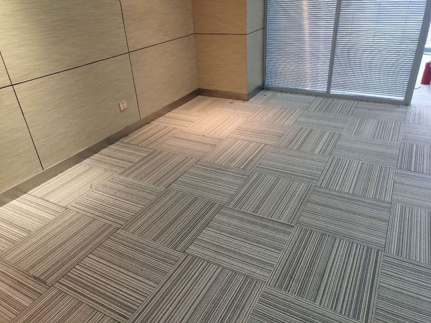 办公室地毯拼接方块条纹提满铺房间商用工程写字楼酒店姚璟厂家