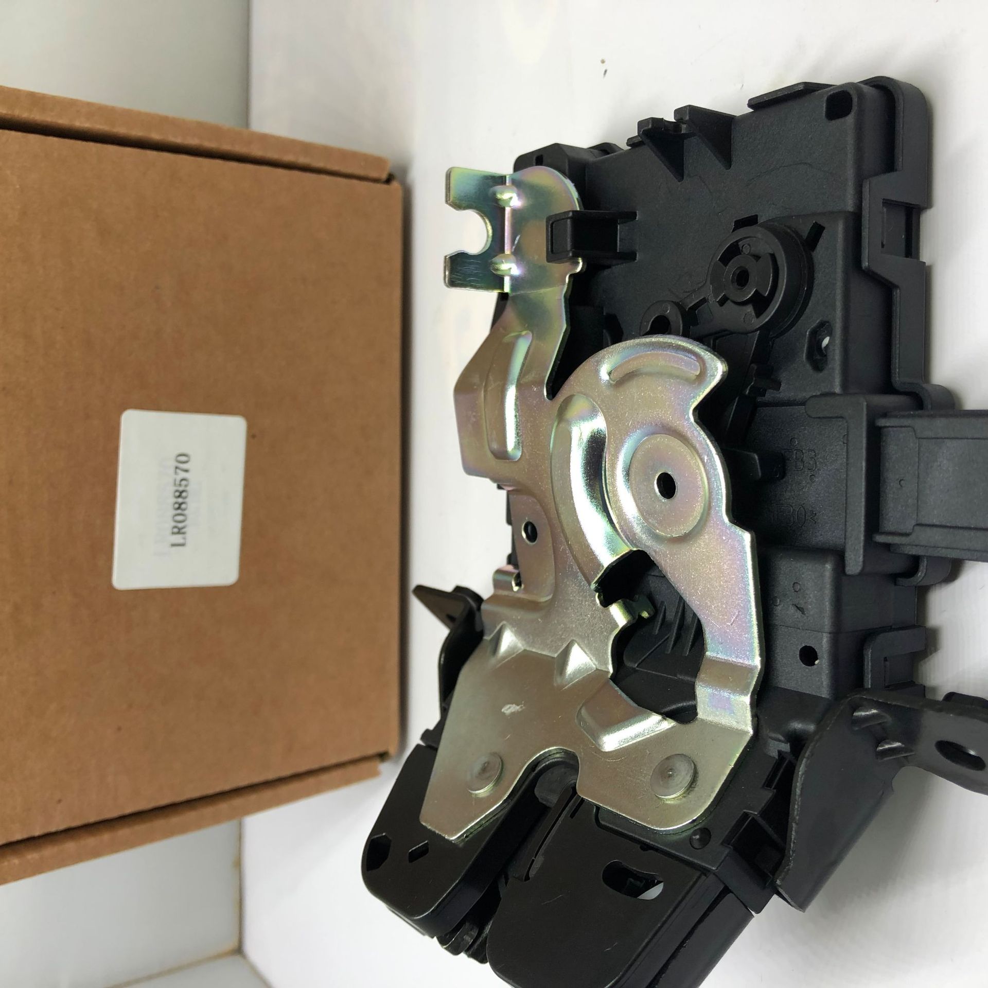 适用于路虎揽胜运动版后备箱锁机高配尾门锁扣 lr088570