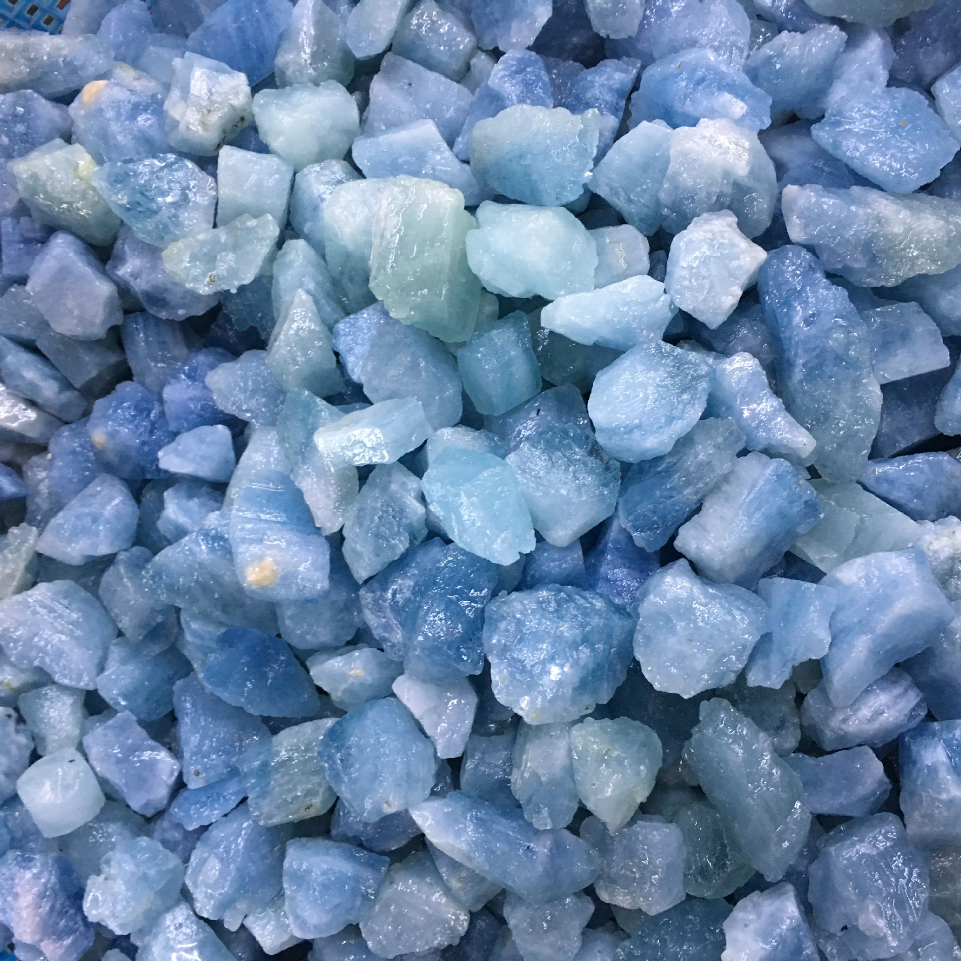 天然海蓝宝石水晶原石半成品裸石冰蓝晶体品质原石挂件厂家批发