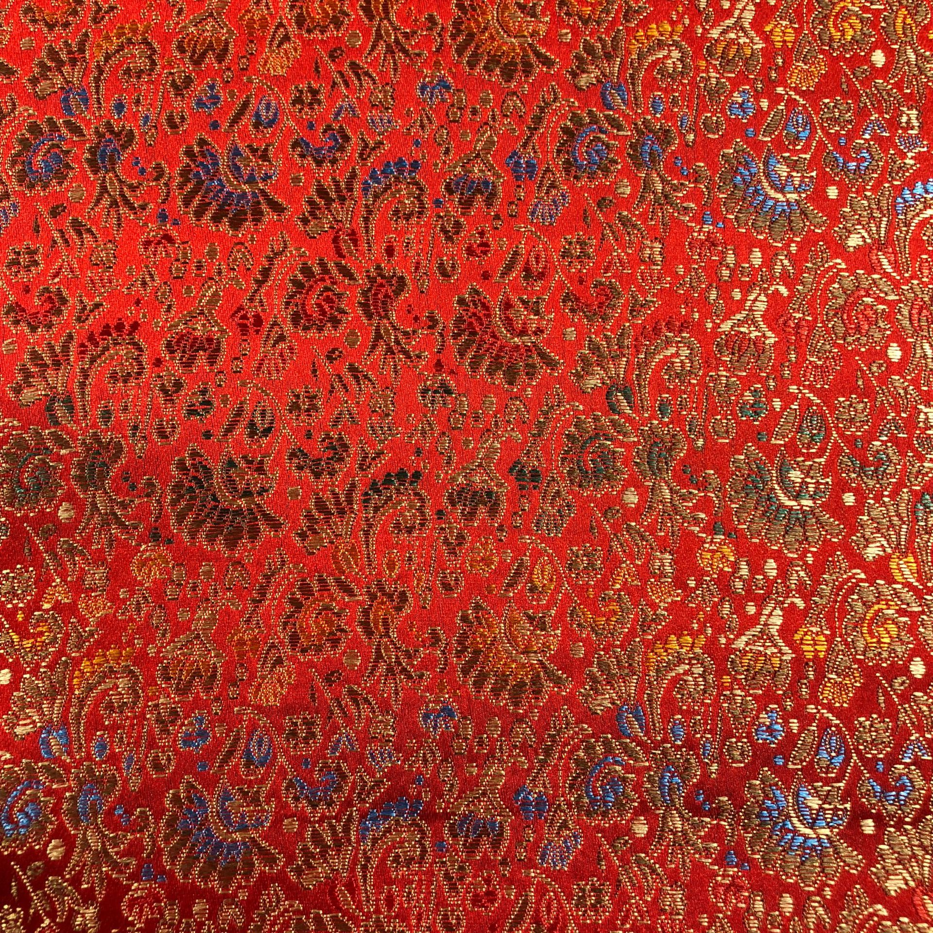 厂家直销 供应尼龙织锦缎 黑底鸡冠花 工艺品包装面料