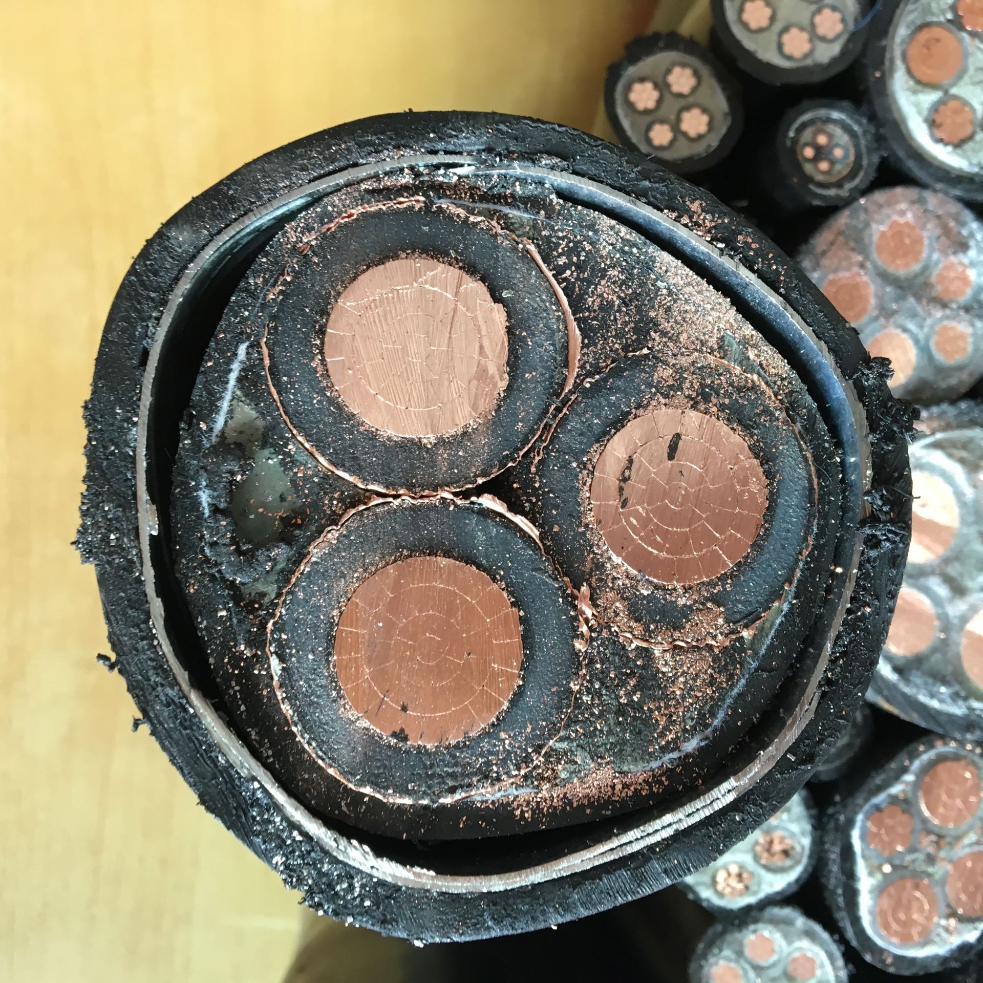 yjv/yjy铜芯交联聚乙烯/聚氯乙烯护套电力电缆 26/35kv单芯电缆