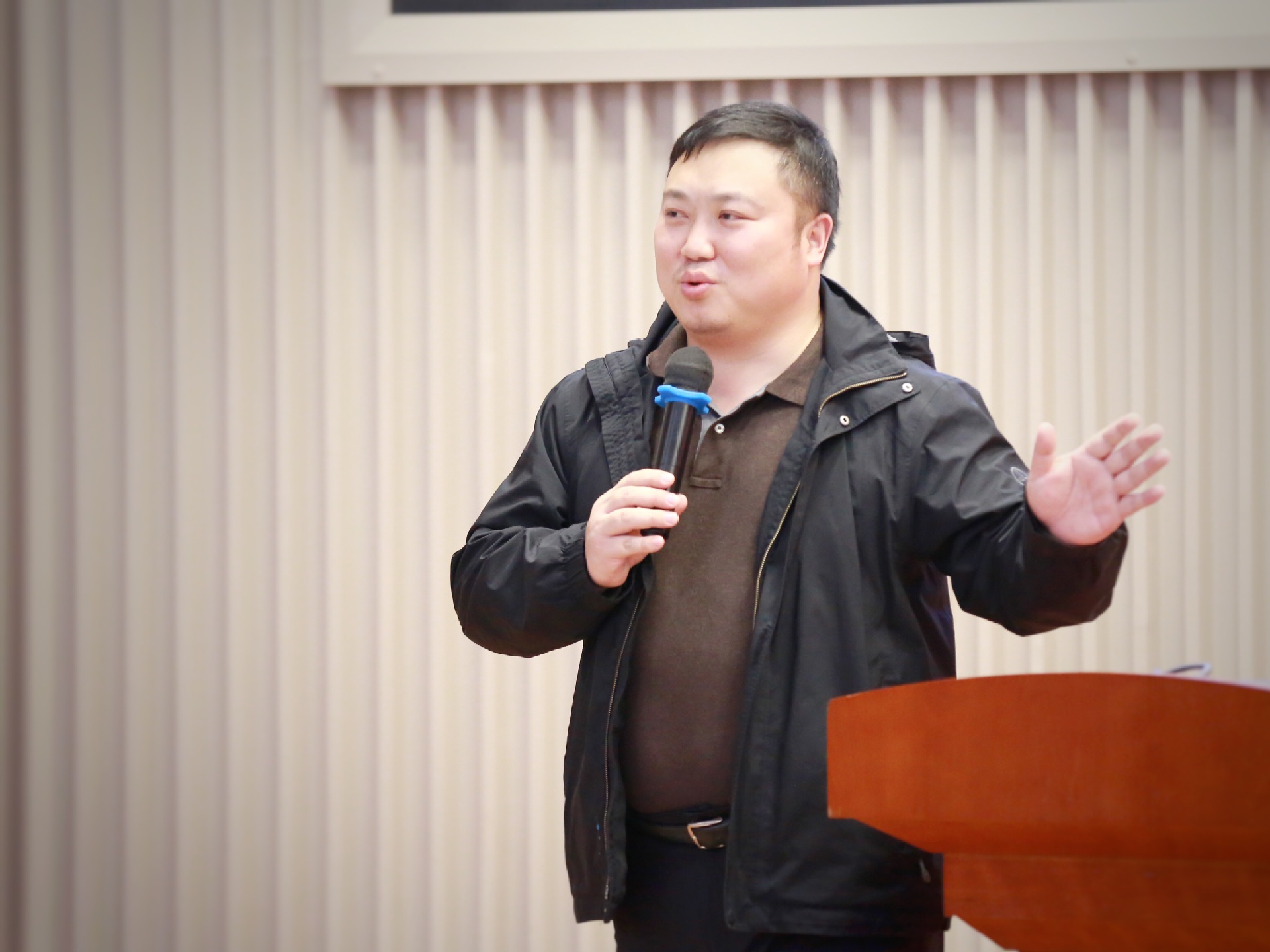 资本运营专家叶峰教授