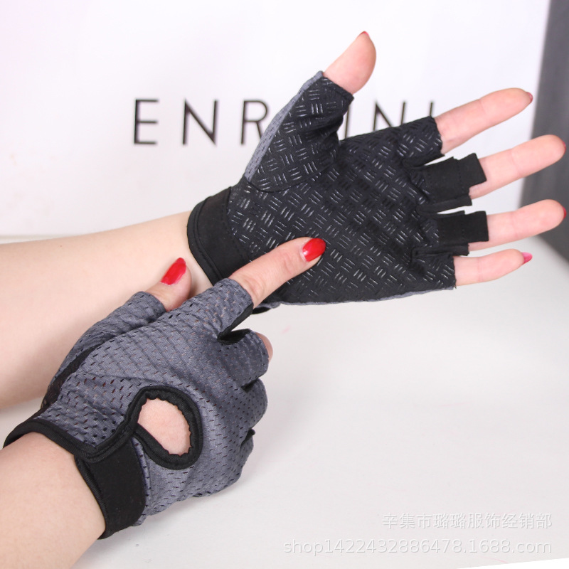 Wholesale Summer Thin Men's Half Finger Gloves Mesh Breathable Cycling Gloves Barbell Fitness Gloves Female Outdoor Sports