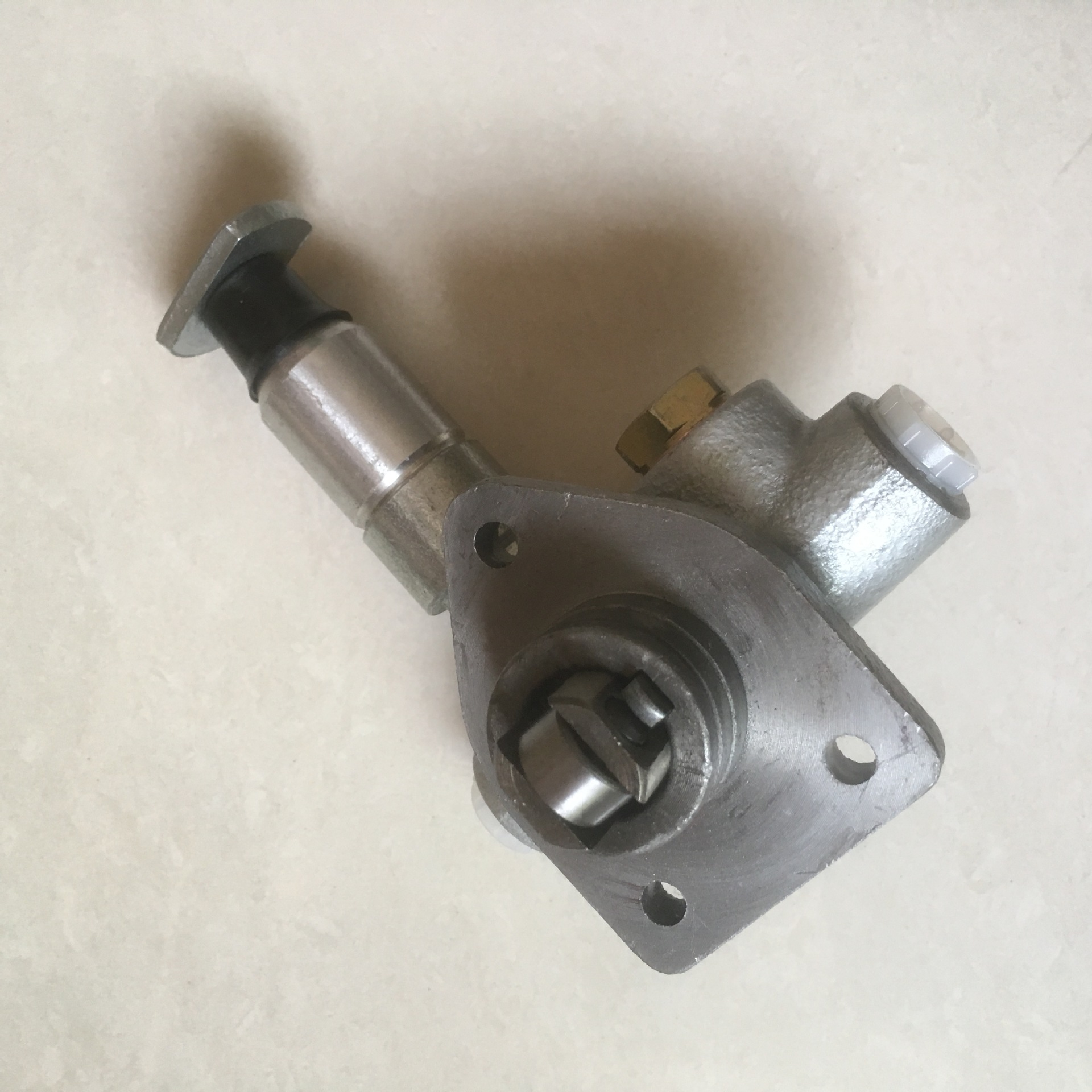 供应克拉斯kraz发动机配件雅玛斯输油泵手油泵 2361106210-a2