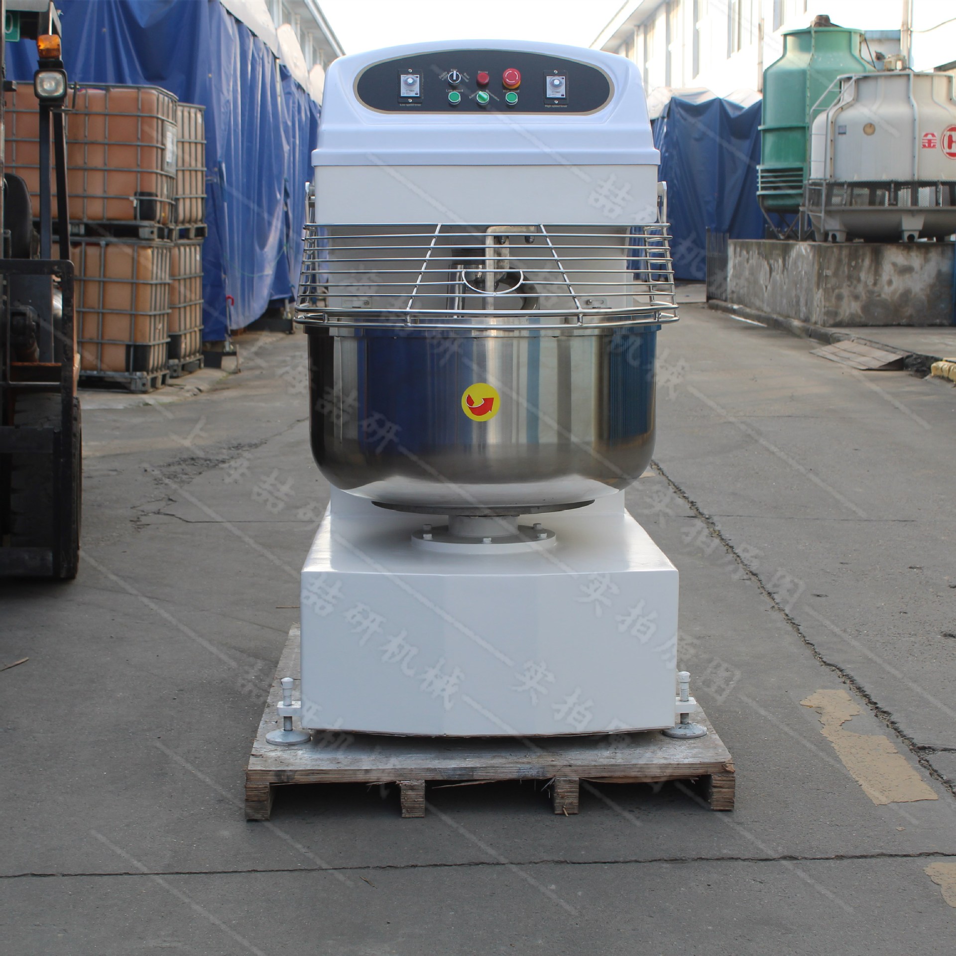 供应240l大型商用和面机 大容量动力强劲 商用100kg面粉搅面机