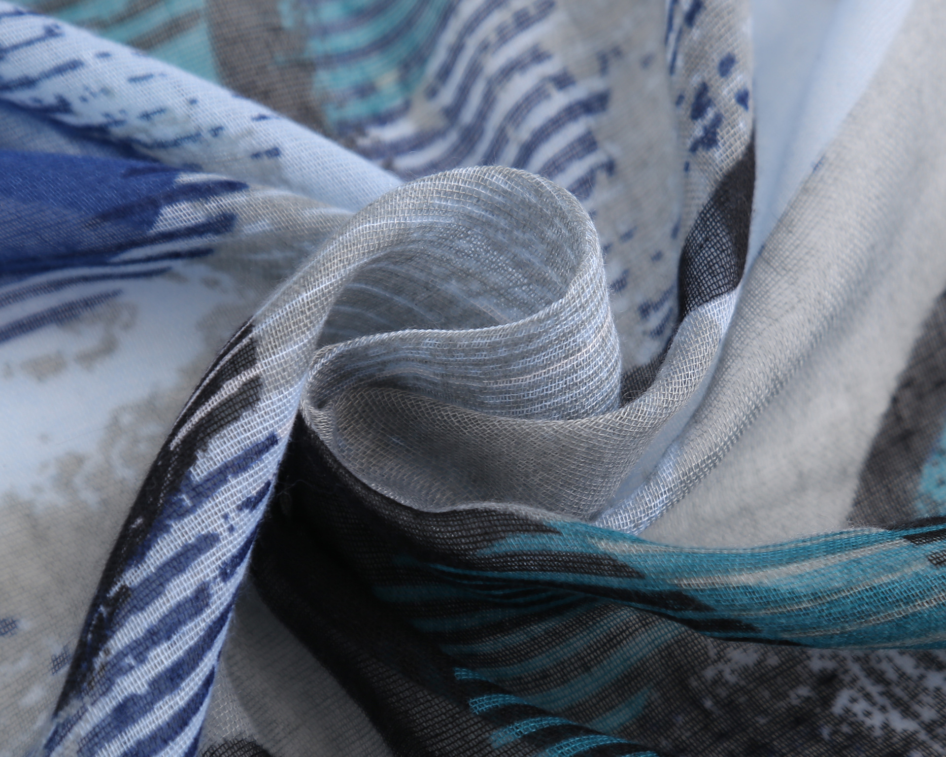 2019跨境热销春夏新款涂鸦多色彩拼接花朵图案薄款巴厘纱围巾丝巾