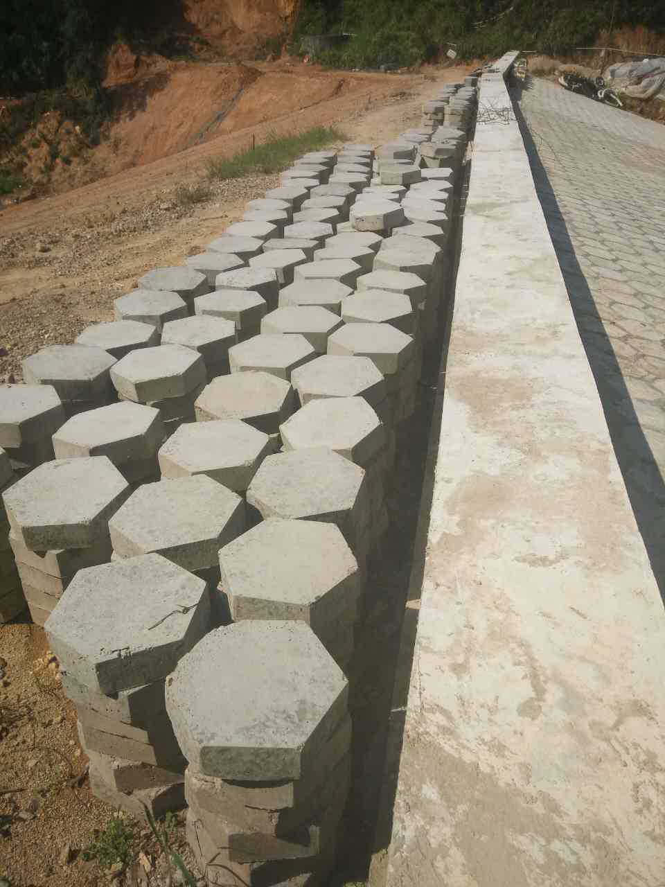 混泥土六角砖 六边形实心护坡砖 六凌块 水利水库护坡砖 厂家定制