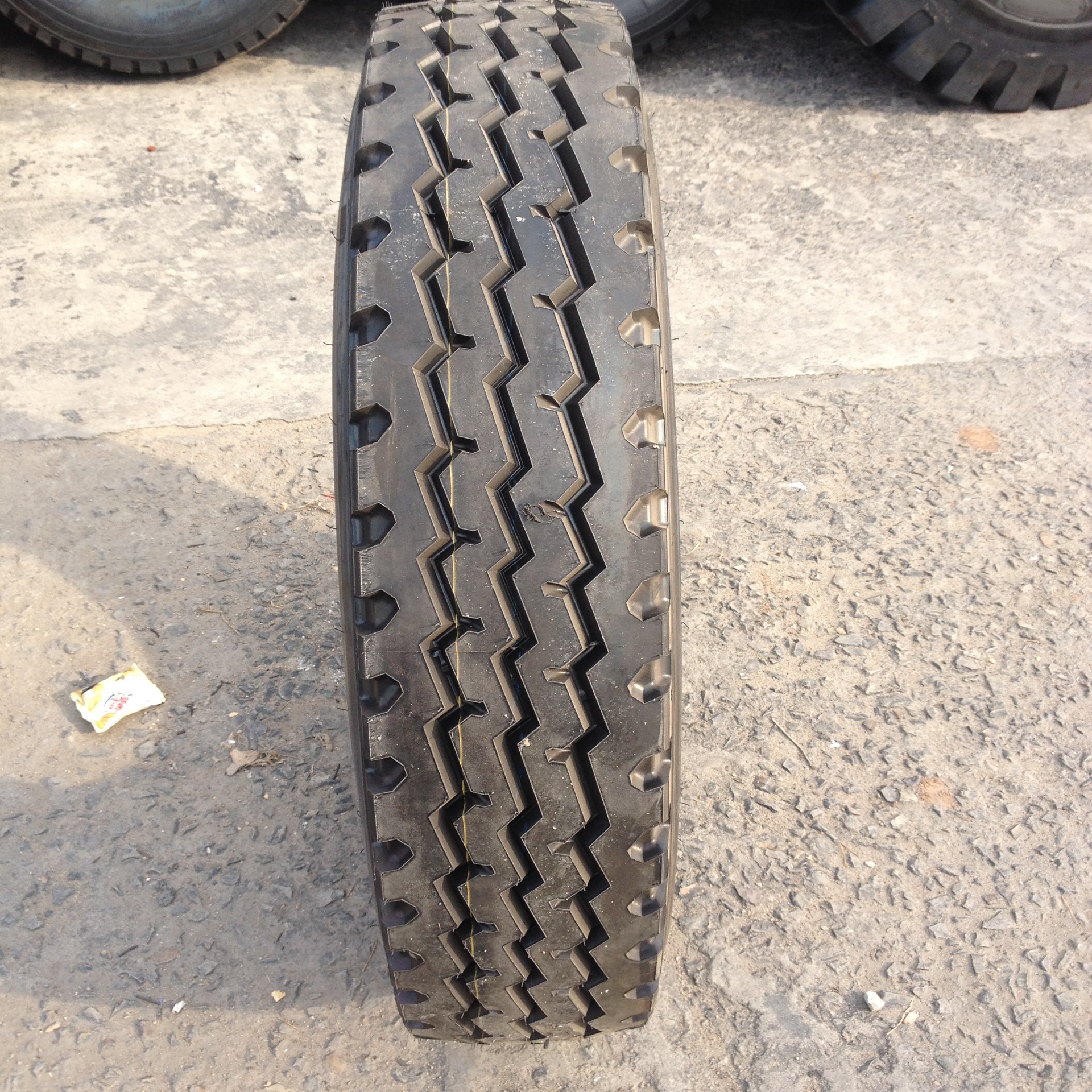 【工厂现货】途王 全钢卡车轮胎 12.00r20-报价-阿里巴巴