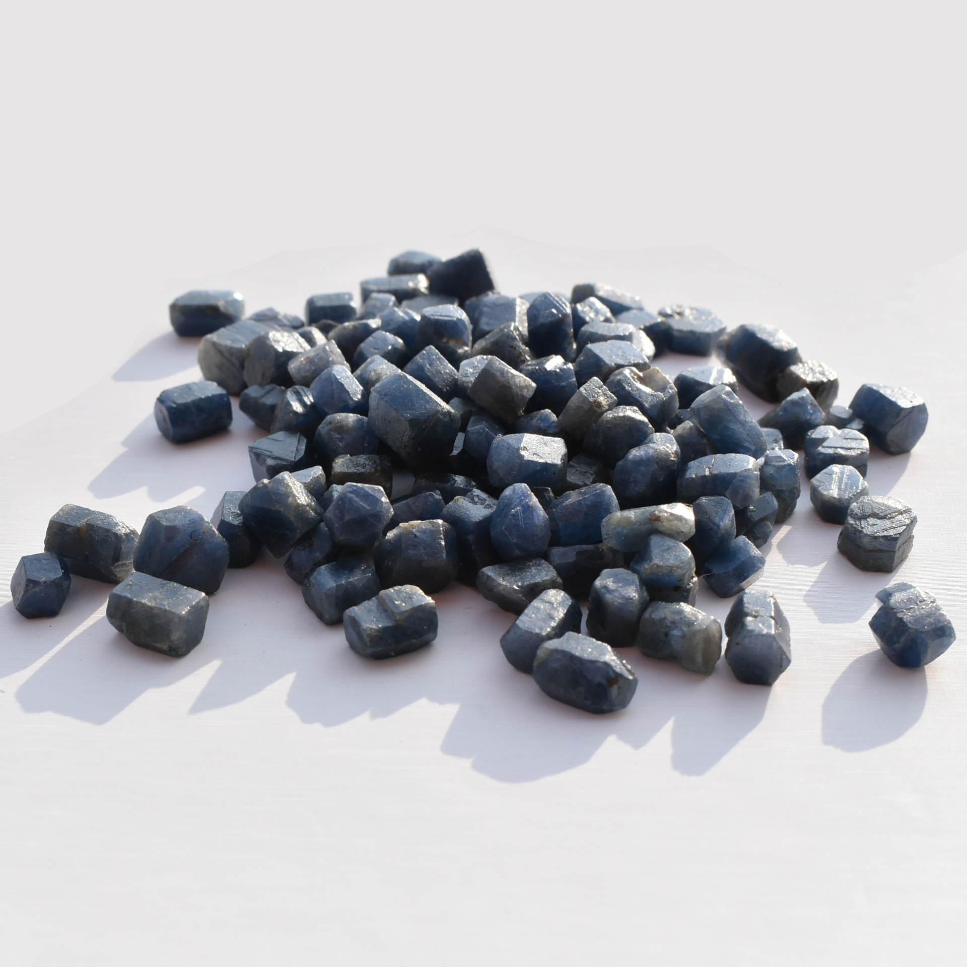 天然优质蓝宝石原矿 蓝宝石原石 蓝刚玉毛料矿标