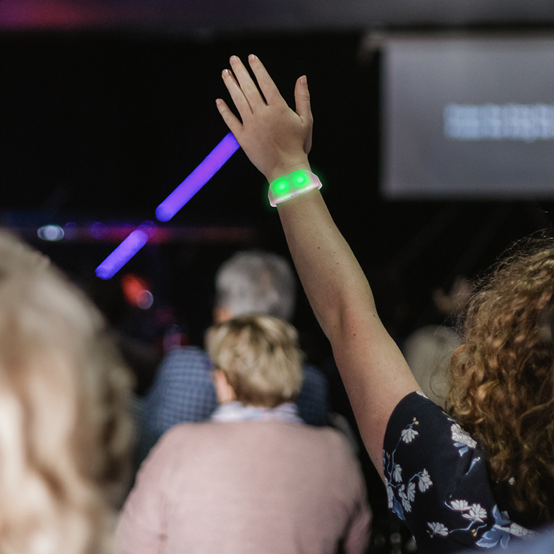 led发光手环 助威道具硅胶发光手环演唱会遥控闪光手环厂家定制