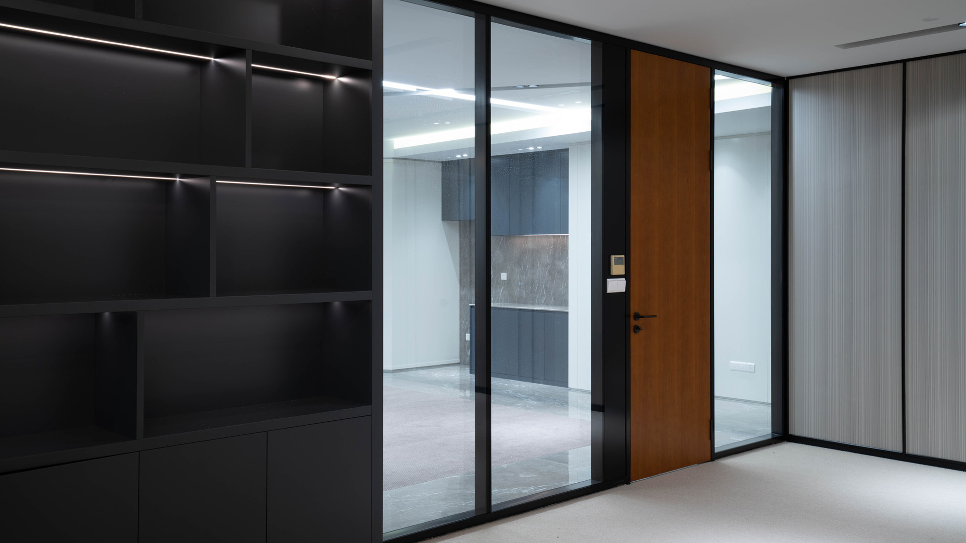 室内隐框玻璃隔墙总裁办公室玻璃隔墙板钢框双面全景隔音玻璃隔间