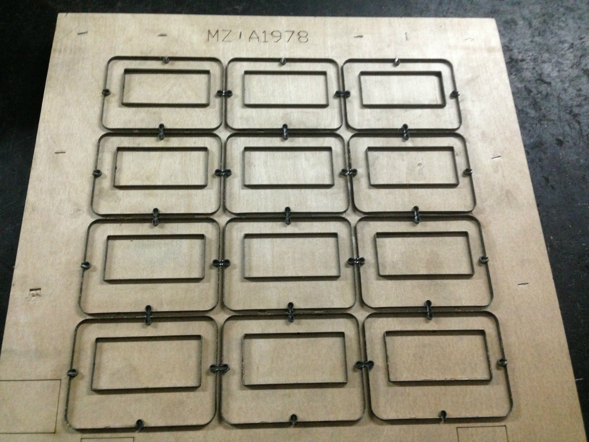 专业制作玩具拼图刀模 各类电子线路板刀模 厂家直销
