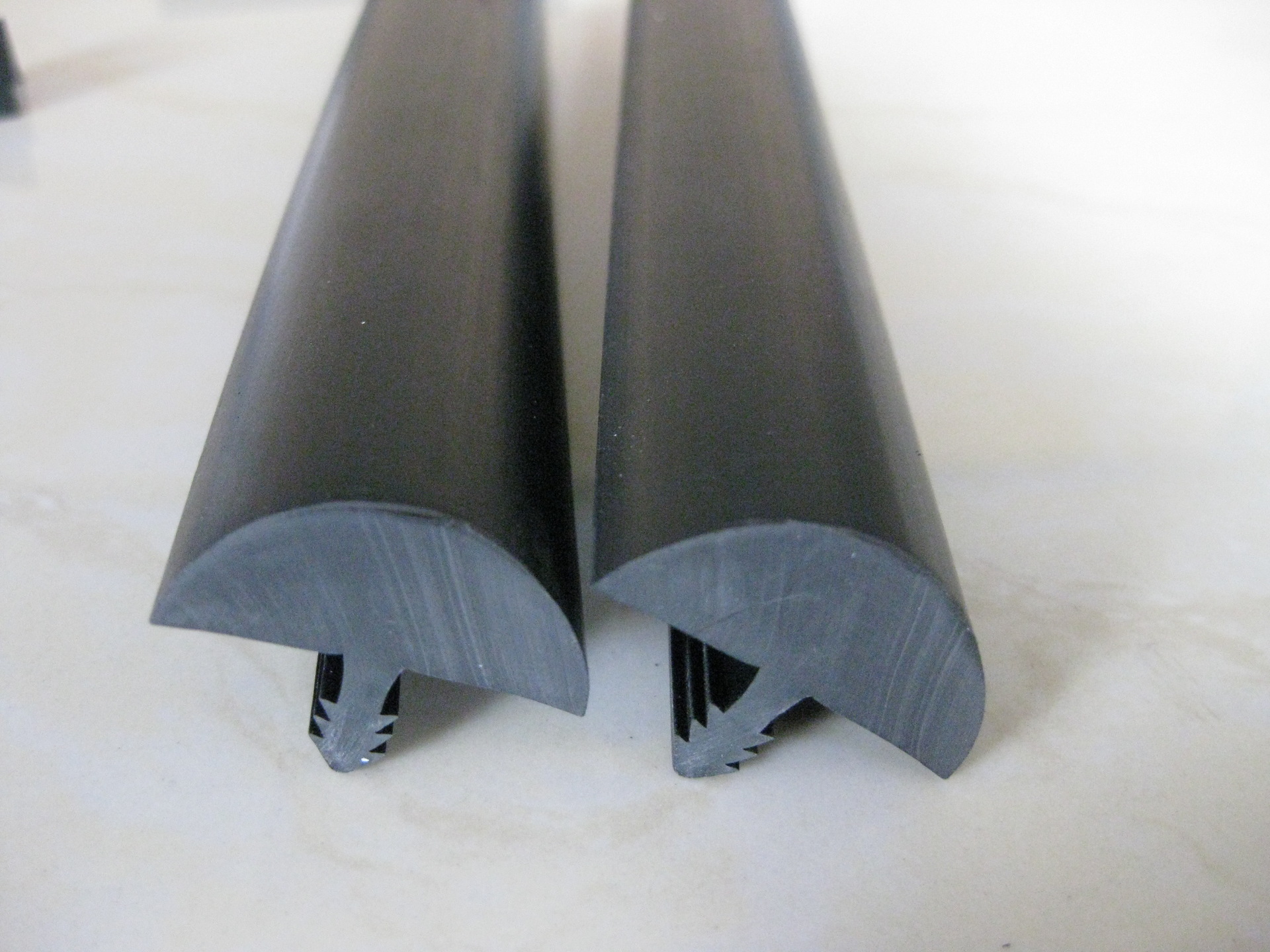 厂家供应pvc塑胶实心t型条,板材镶嵌包边护角条 防撞条定制