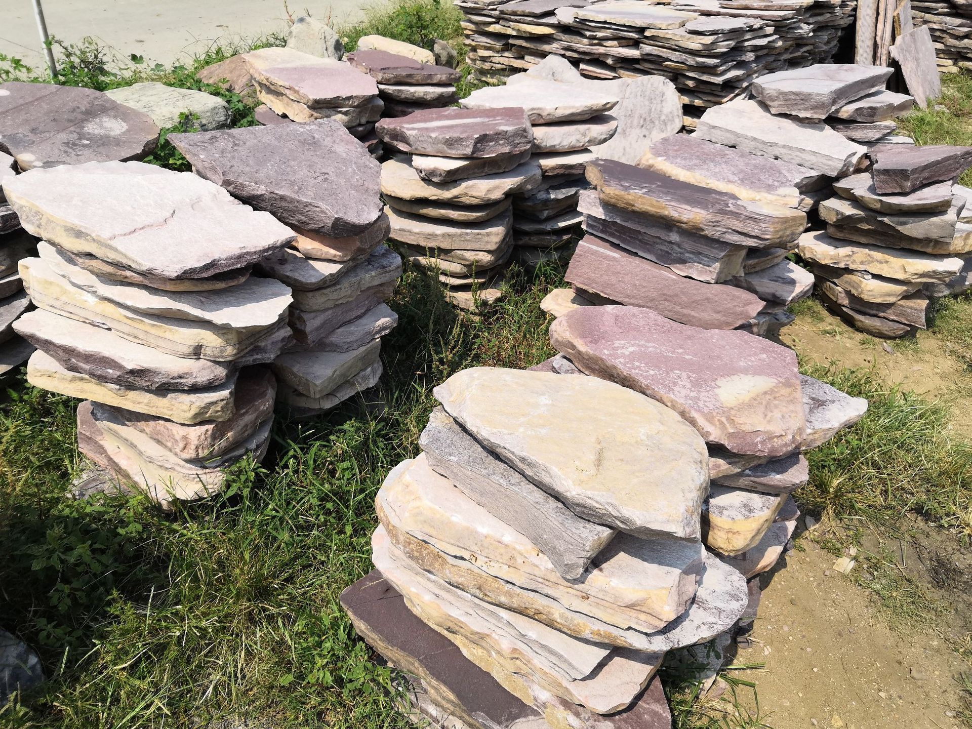 县乱型碎拼板材不规则形状厂家地址和市场报价