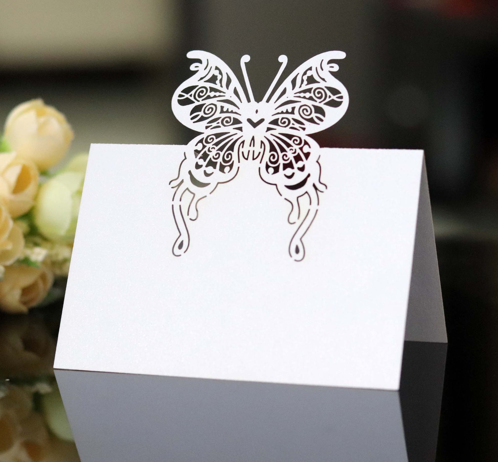 立体卡片蝴蝶婚礼用品席位卡 激光镂空纸桌卡 座位卡姓名座次卡