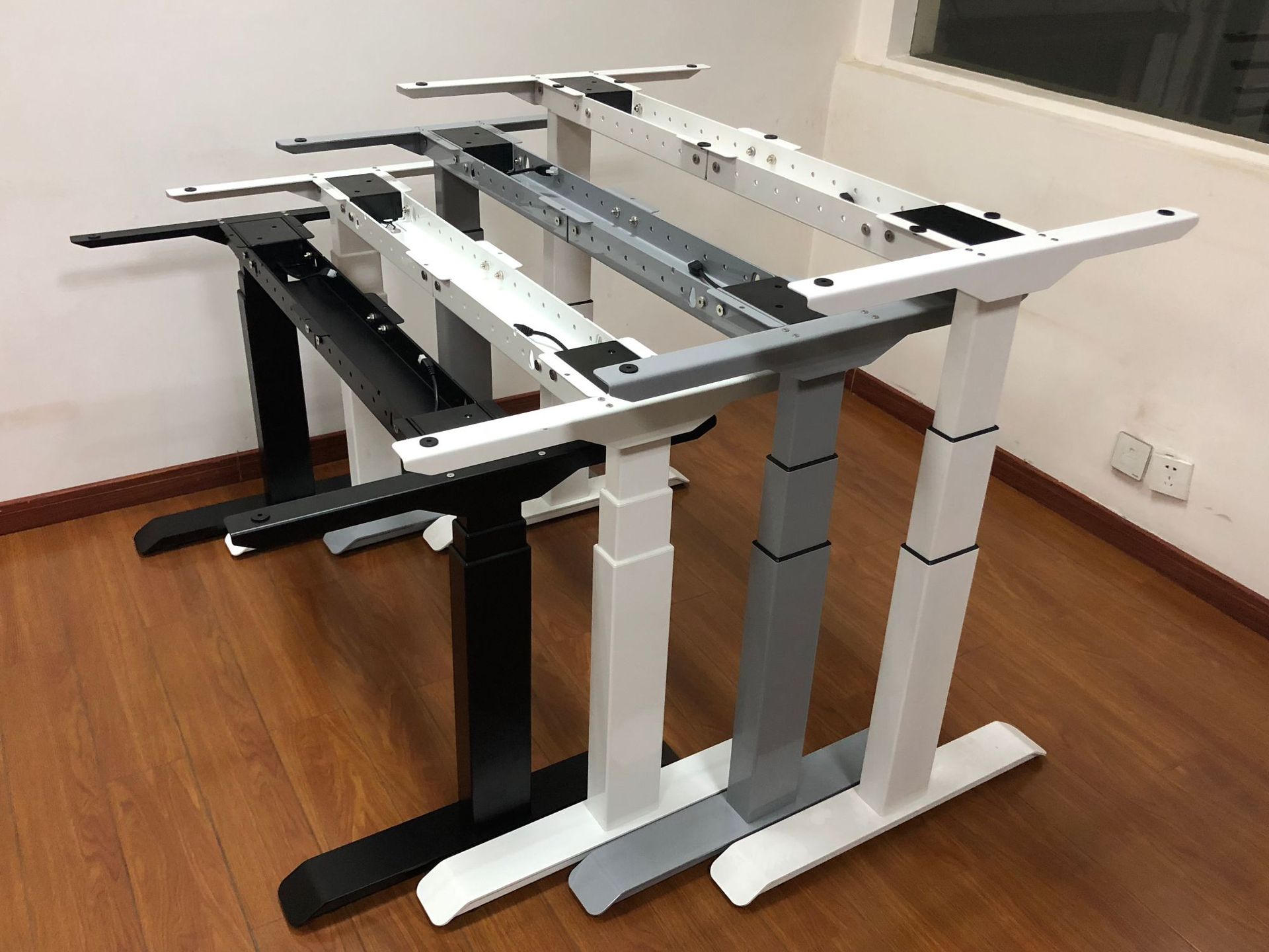 舒迈特电动升降电脑桌智能办公桌职员单人站立式可调节三节台式桌