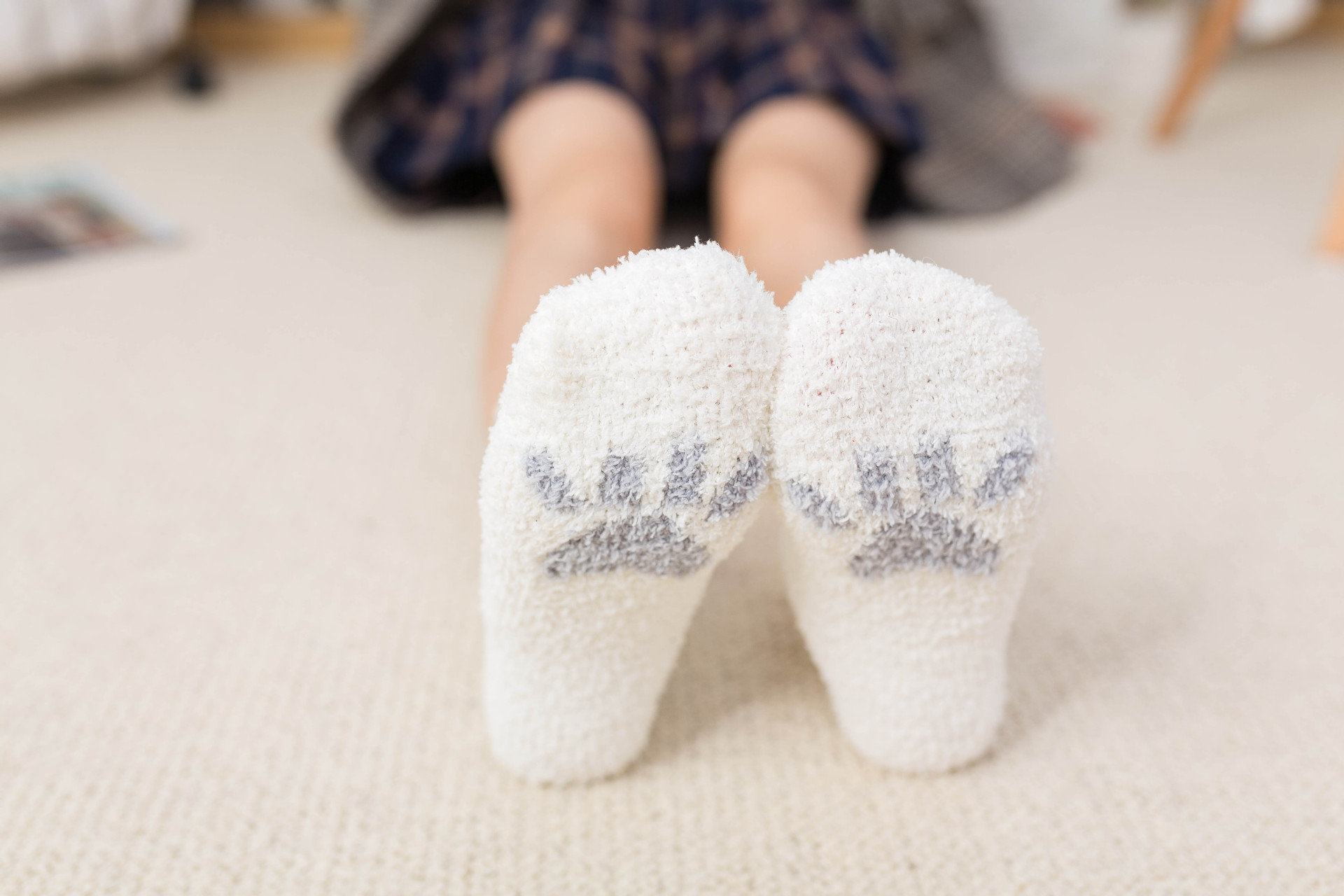 秋冬新款加厚保暖珊瑚绒女袜子日系卡通可爱猫爪脚印地板袜睡眠袜