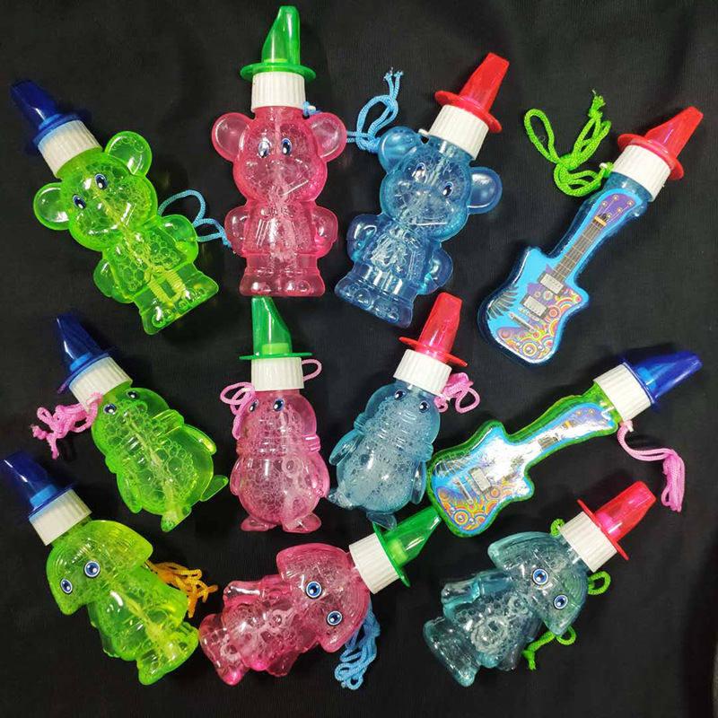 夏季儿童瓶装泡泡水 儿童吹泡泡玩具 多款卡通泡泡水带口哨散装