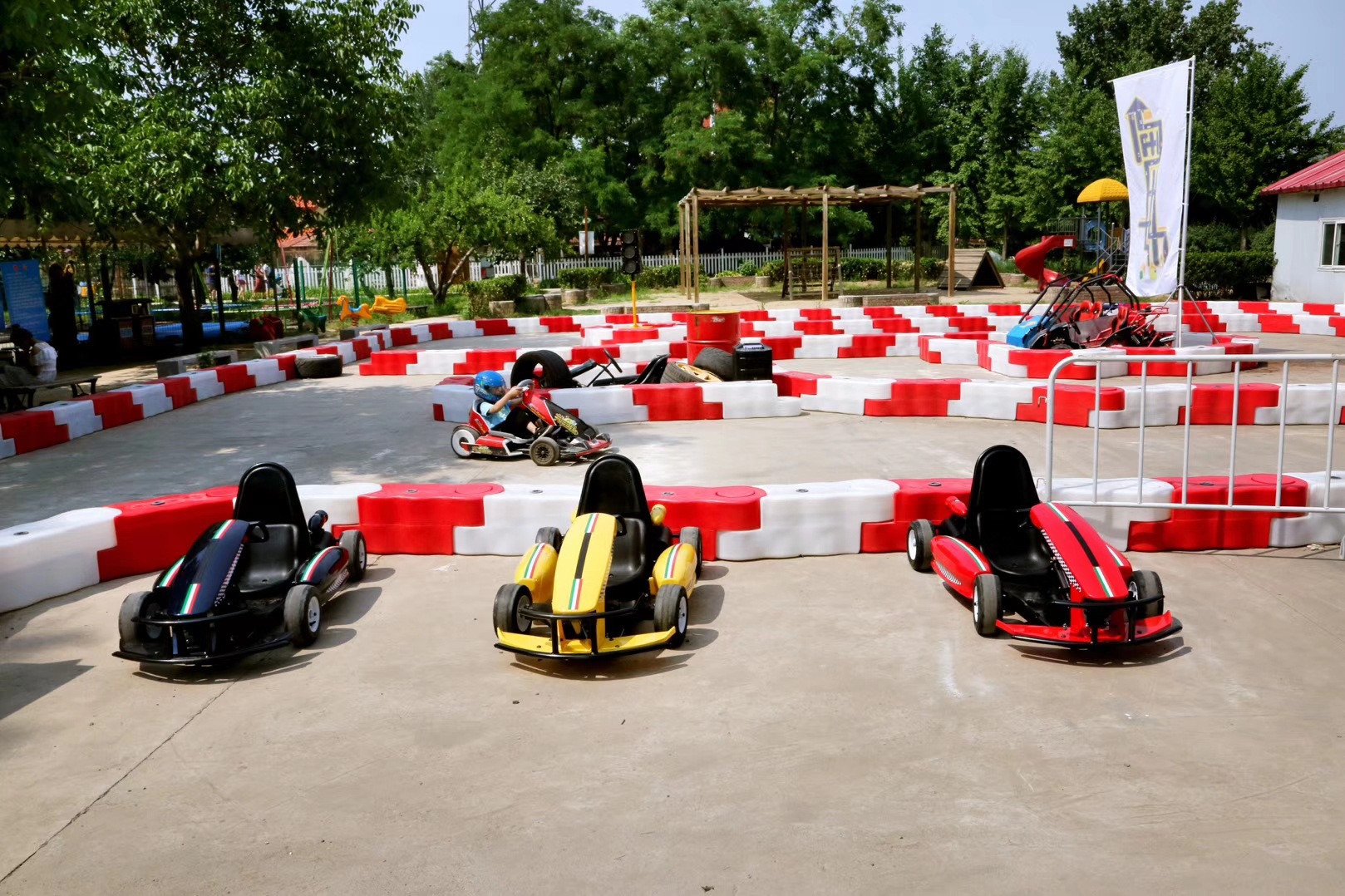 厂家直销卡丁车赛道护栏儿童游乐设施围栏飘移车赛道防撞护栏