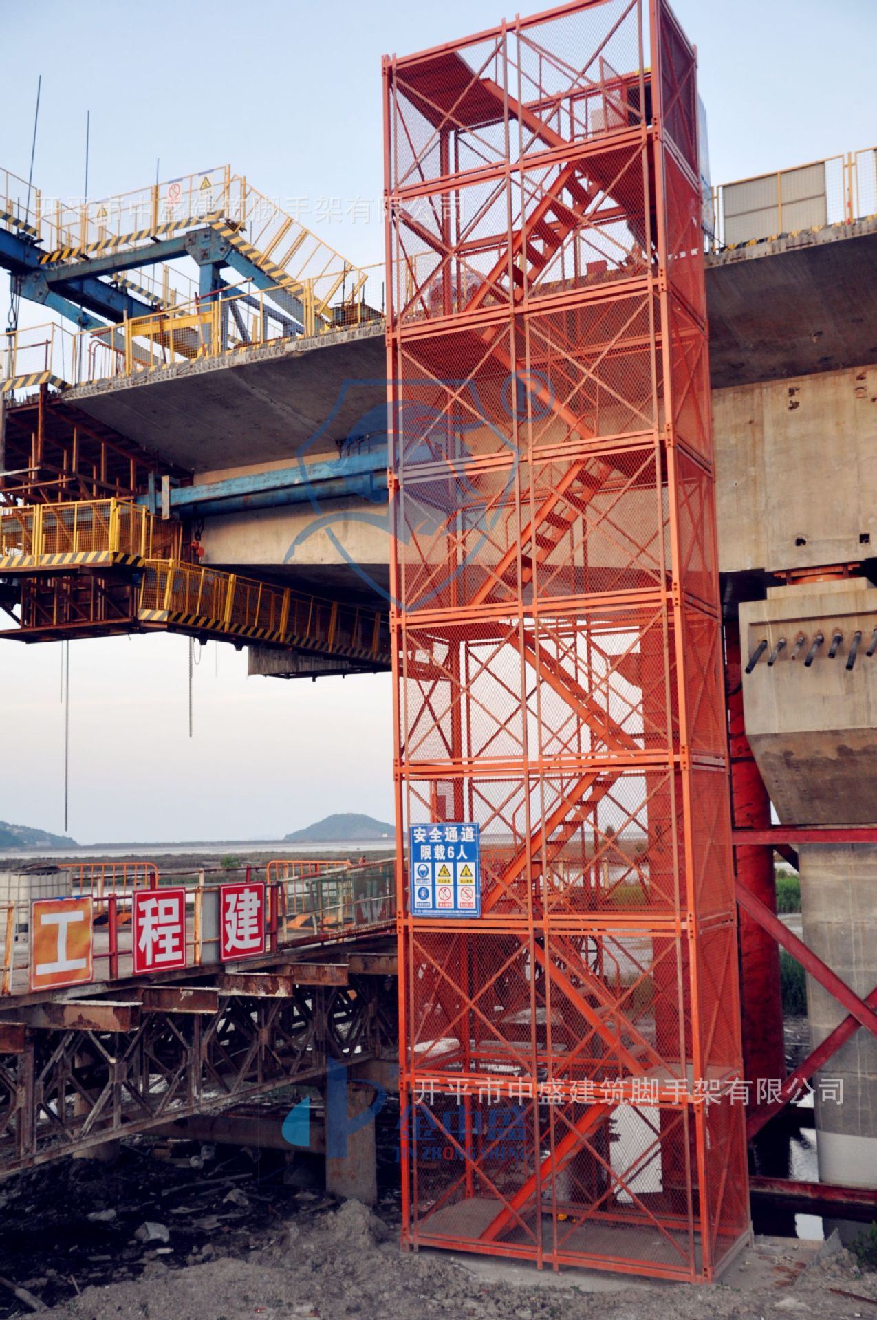 梯笼,箱式爬梯,箱式梯笼,基坑梯笼,箱式安全爬梯,组合式梯笼